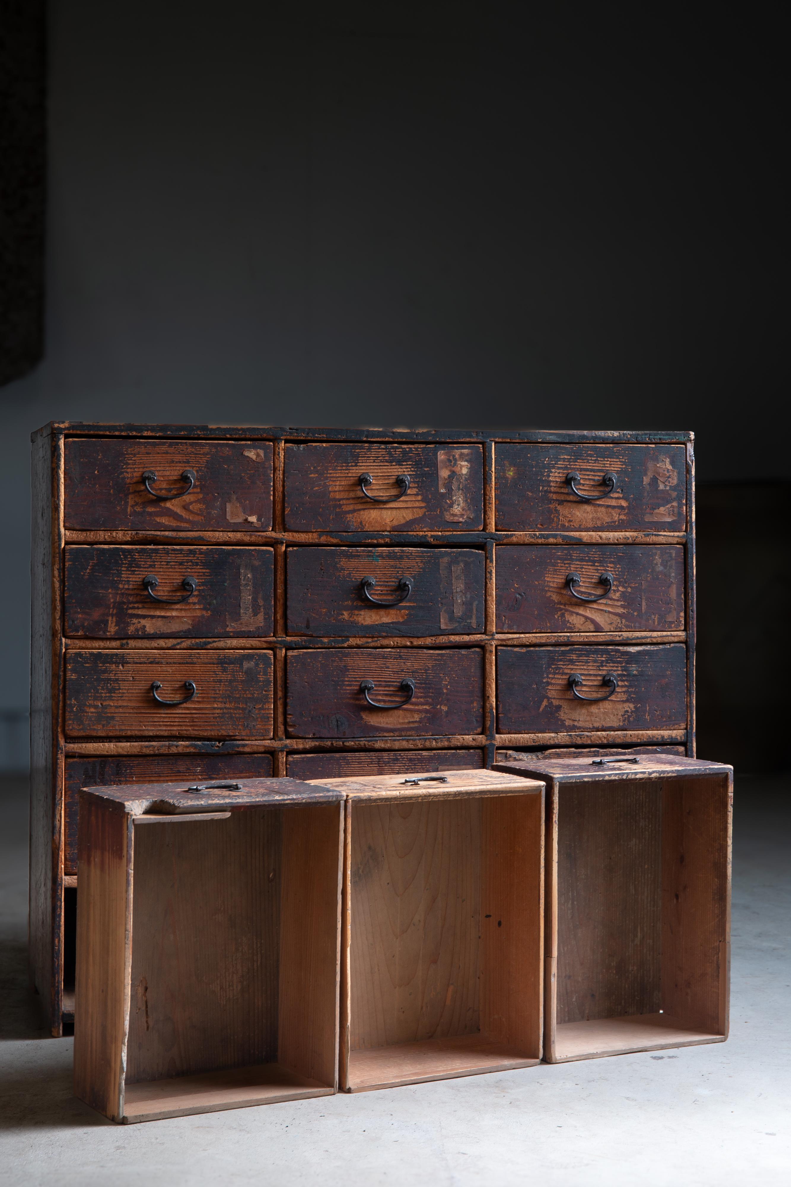 Japanische Wabi sabi dougu Kusuri Tansu, Werkzeug-Medizinkommode, Edo-Kommode, 19. Jahrhundert im Angebot 8