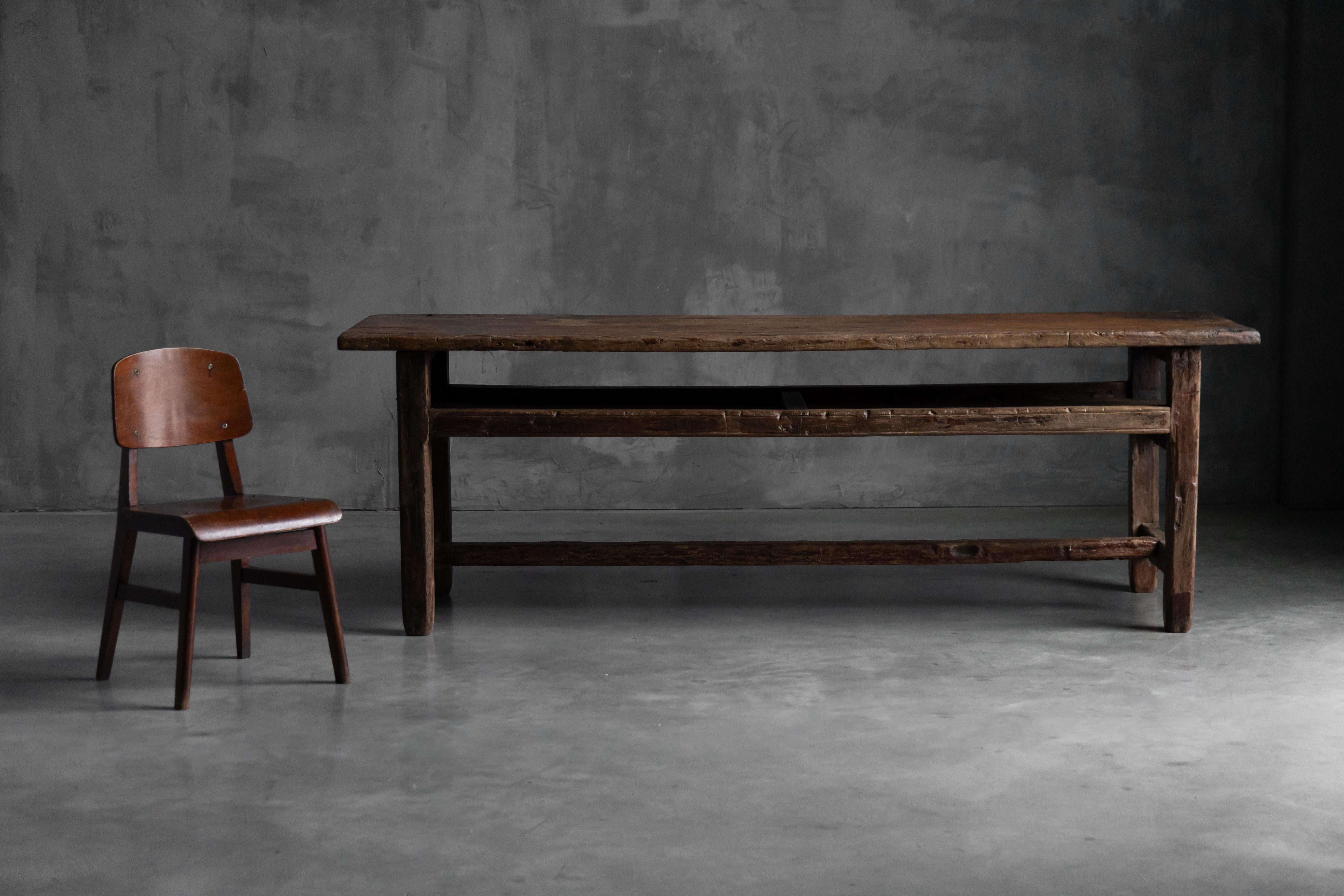 Table de travail de ferme Wabi Sabi, France, 19e siècle Bon état - En vente à Antwerp, BE