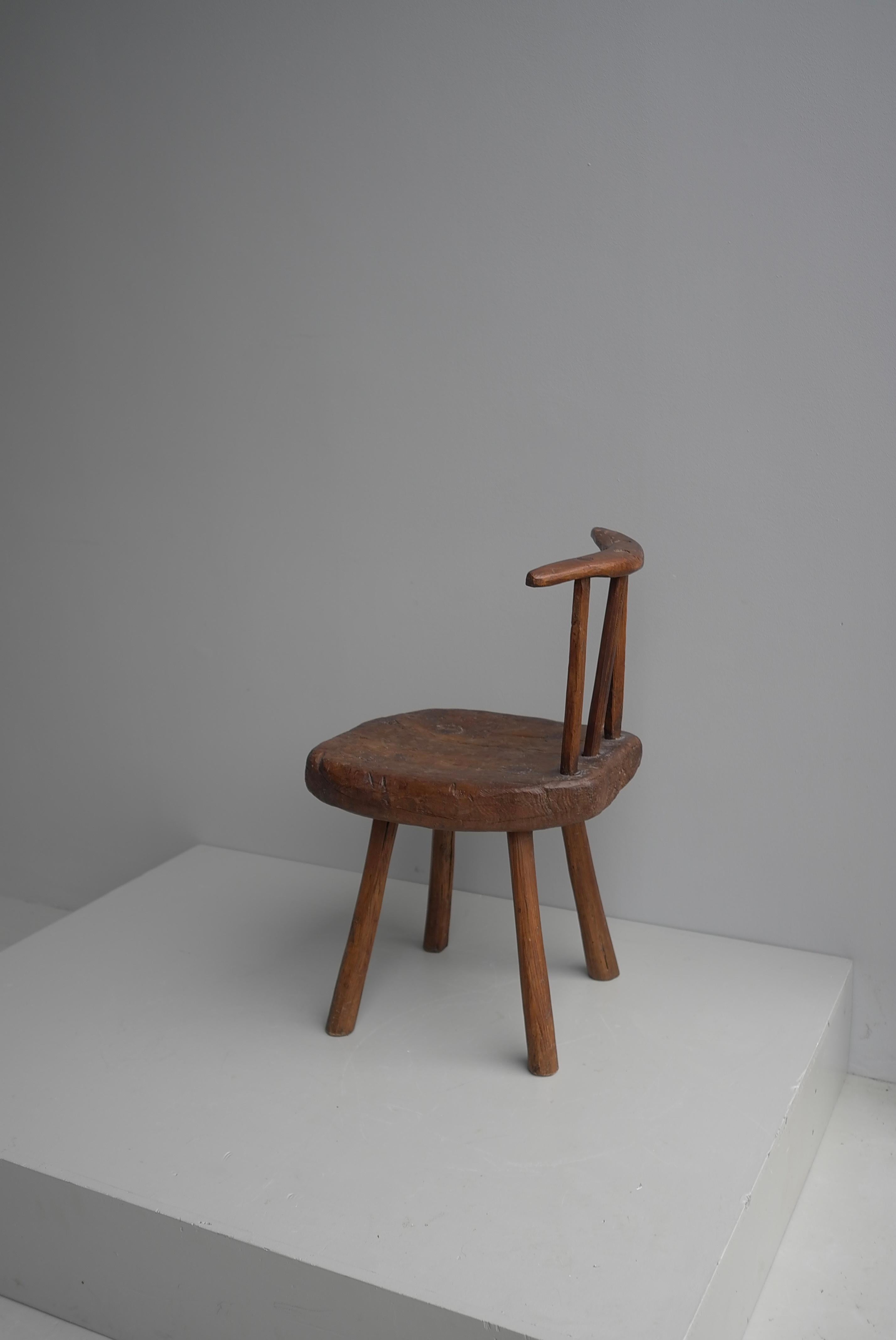 Wabi Sabi Folk Art Wooden Boomerang side Chair,  France early 1900 In Good Condition In Den Haag, NL