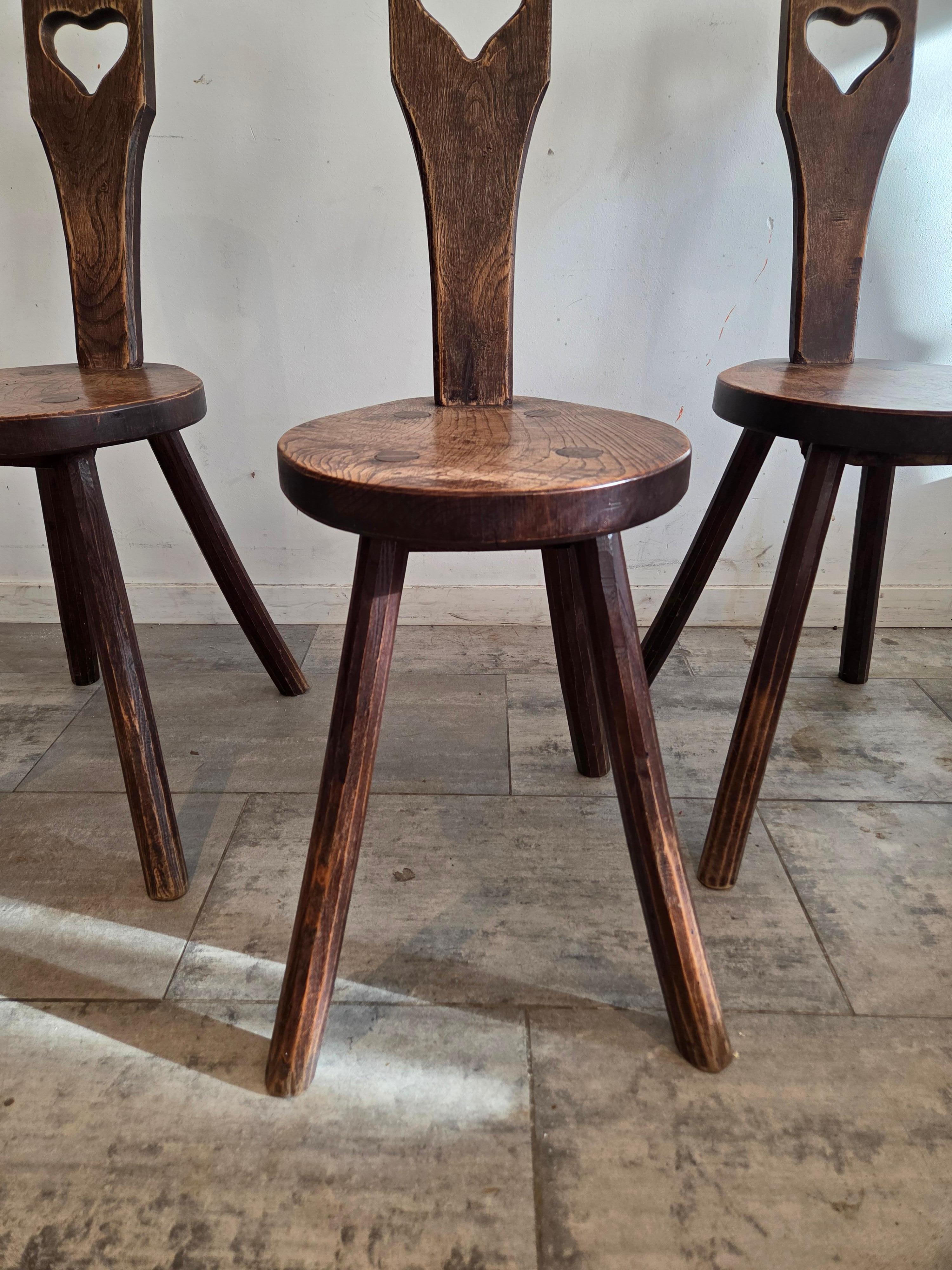 Français Tabourets en bois fabriqués à la main Wabi Sabi en vente
