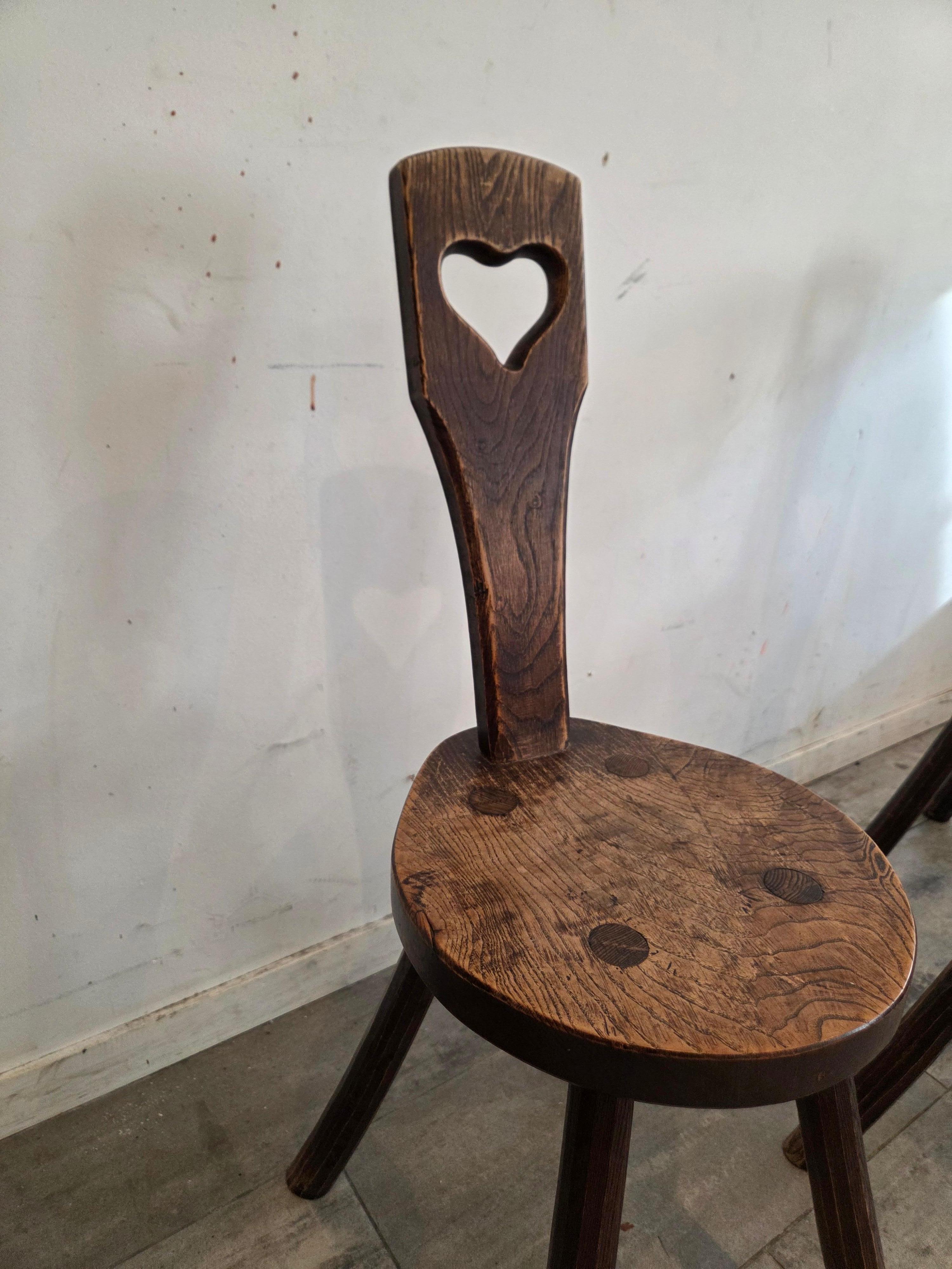 Fait main Tabourets en bois fabriqués à la main Wabi Sabi en vente