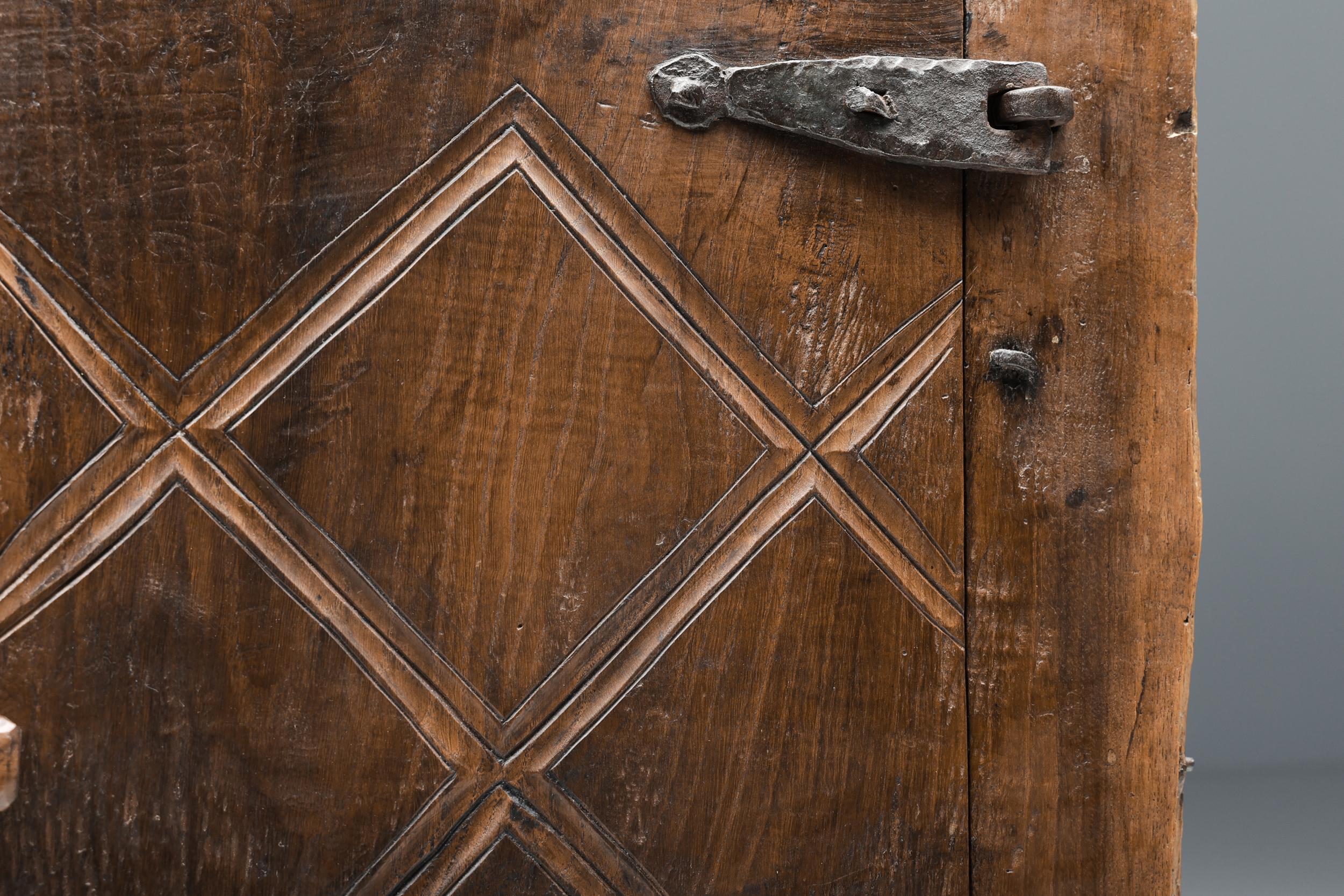 Armoire artisanale populaire Travail en Monoxylite Wabi-Sabi, 19ème siècle en vente 1