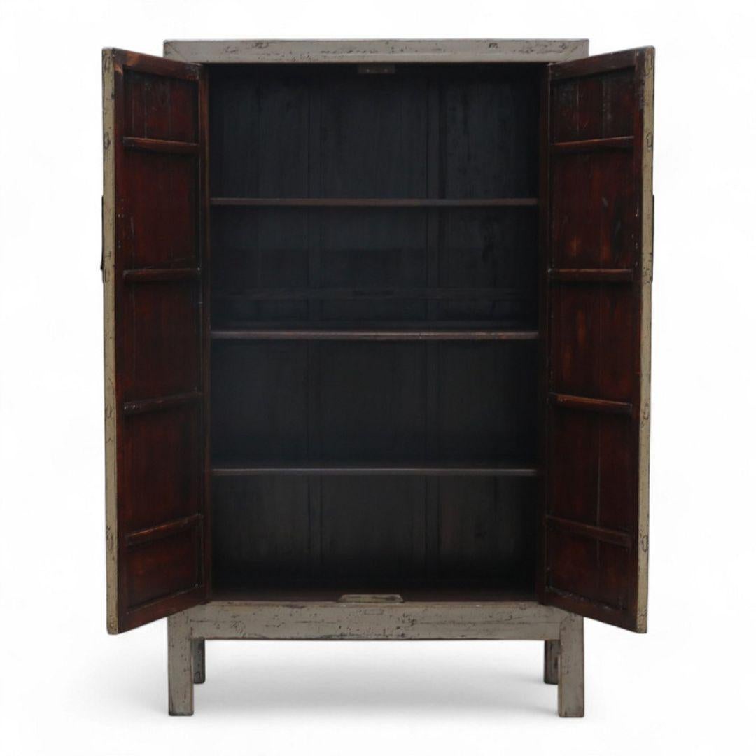 Rustico Mobile alto Wabi Sabi in patina grigia invecchiata, Cina (Shanxi), inizio XX secolo in vendita