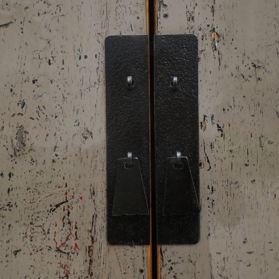 Cinese Mobile alto Wabi Sabi in patina grigia invecchiata, Cina (Shanxi), inizio XX secolo in vendita