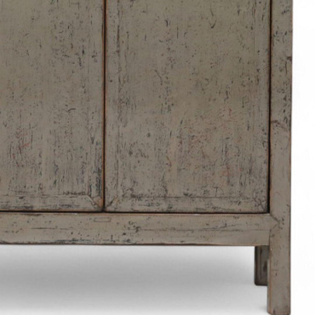 Fatto a mano Mobile alto Wabi Sabi in patina grigia invecchiata, Cina (Shanxi), inizio XX secolo in vendita