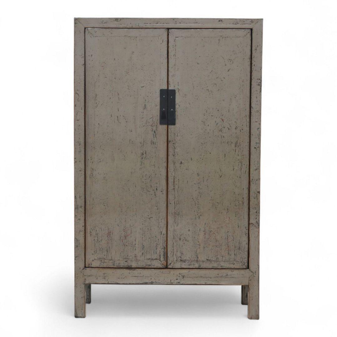 Mobile alto Wabi Sabi in patina grigia invecchiata, Cina (Shanxi), inizio XX secolo In condizioni buone in vendita a Amsterdam, NL