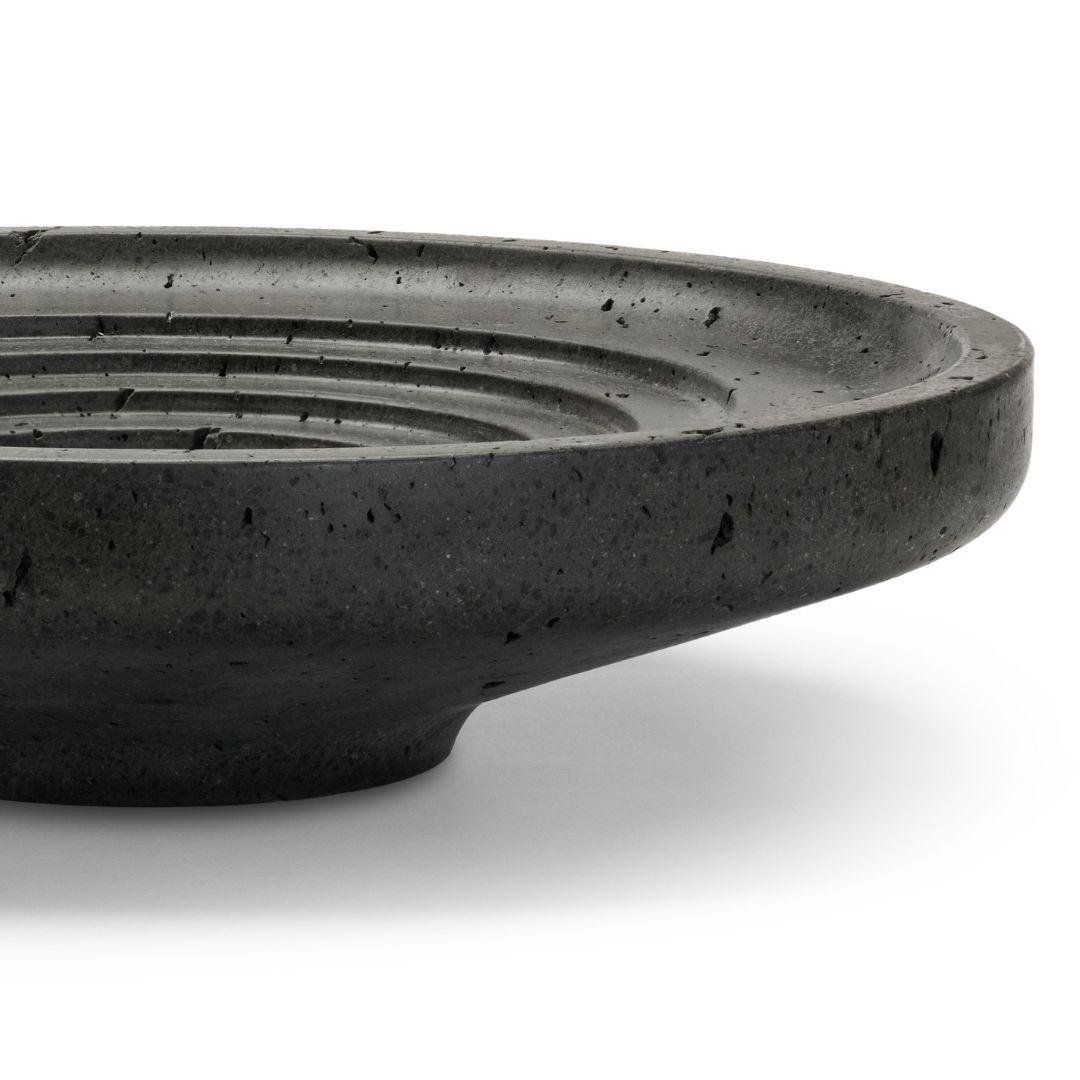 Minimalismo Portaincenso Wabi Sabi in pietra lavica di grandi dimensioni in vendita