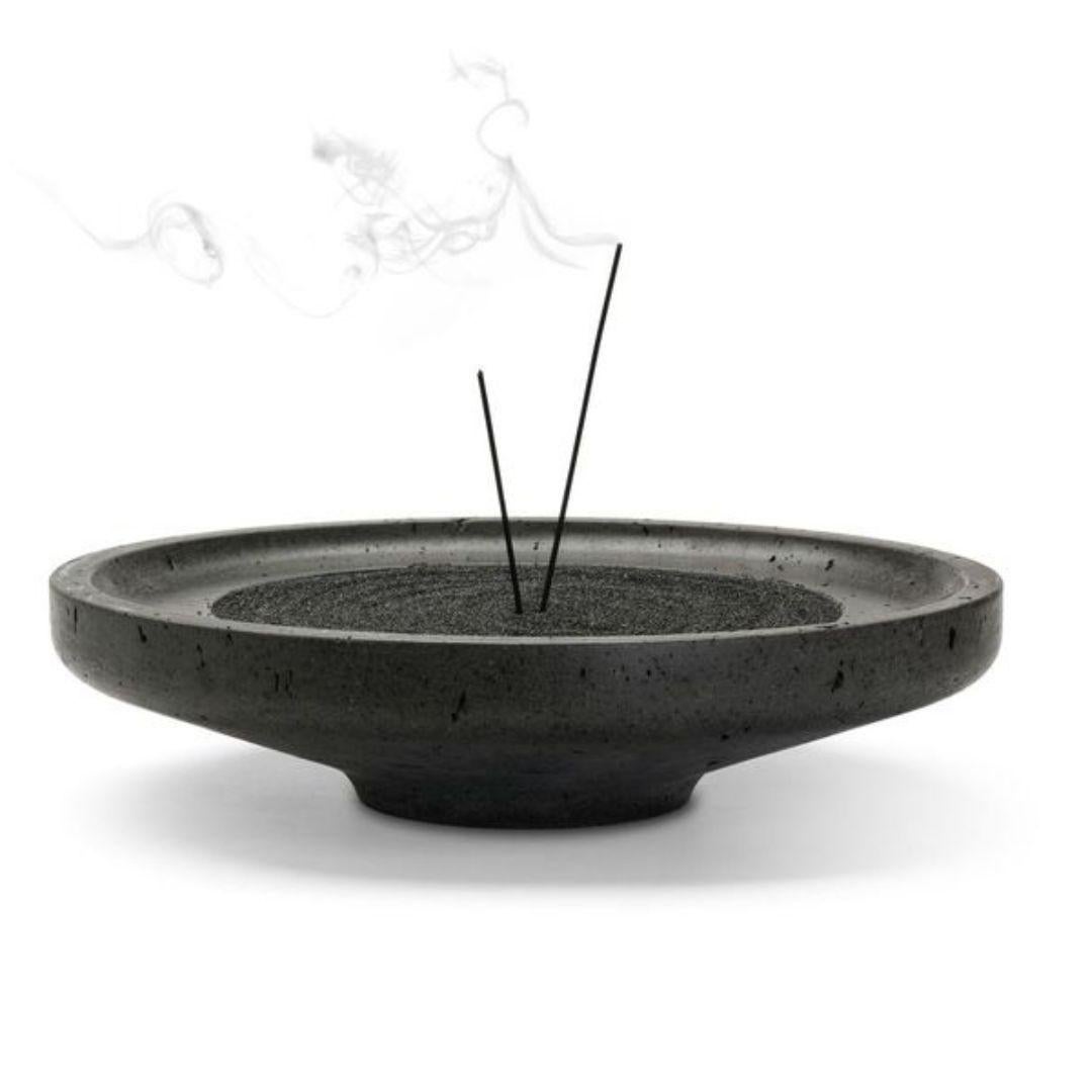 Belga Portaincenso Wabi Sabi in pietra lavica di grandi dimensioni in vendita