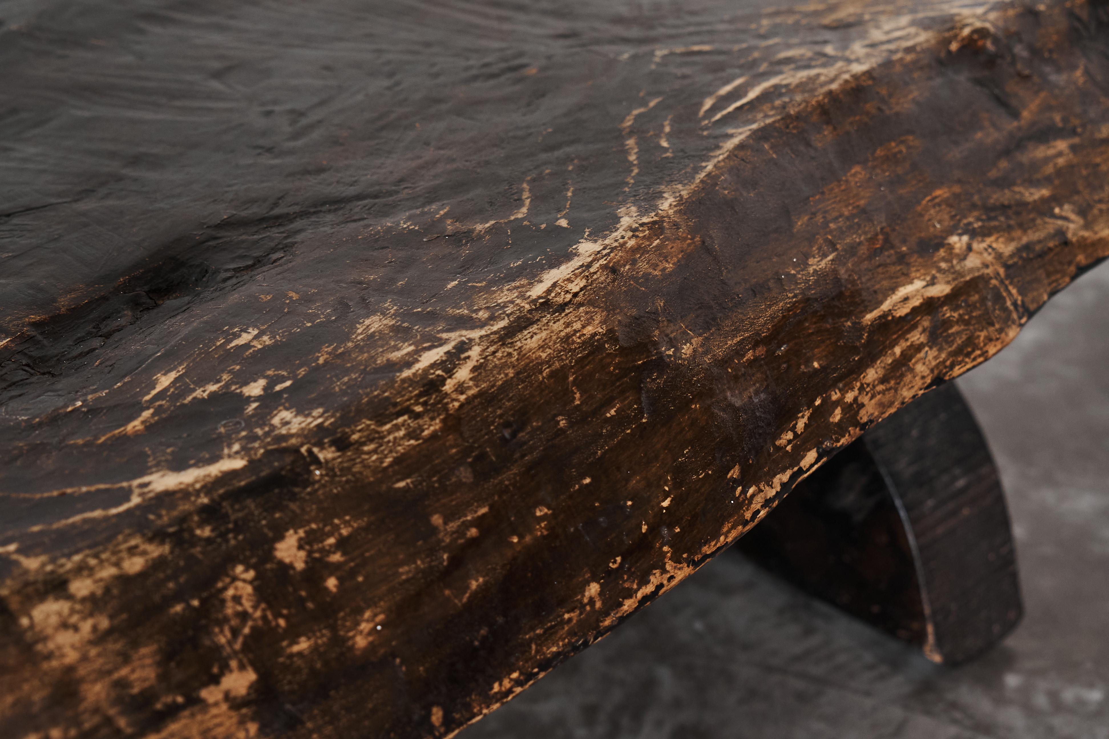 Table basse Wabi Sabi Live Edge en bois teinté foncé des années 1960 en vente 7