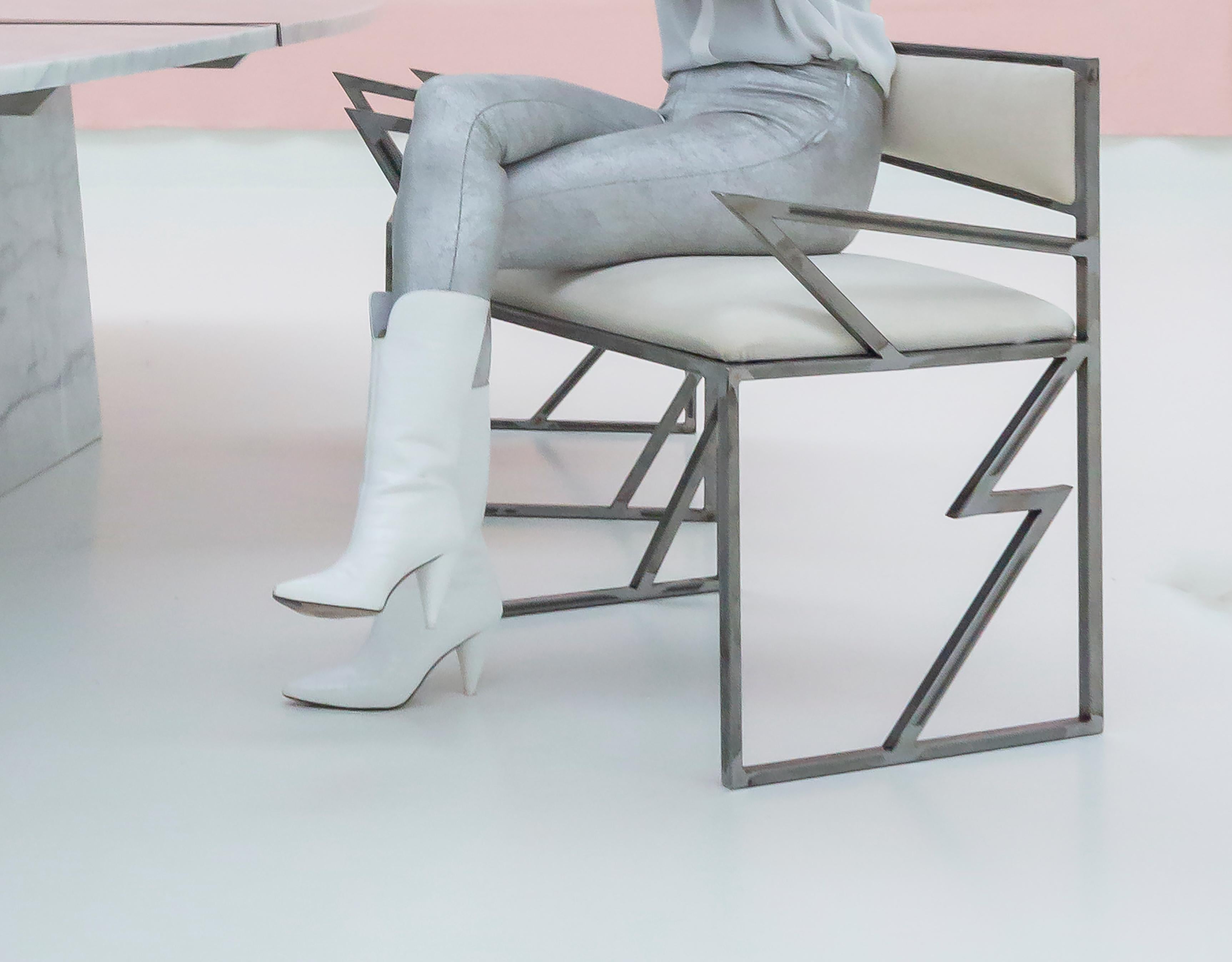 Collectible design luxurious steel dining chairs by Roos Schneijderberg - Set 4 For Sale 1