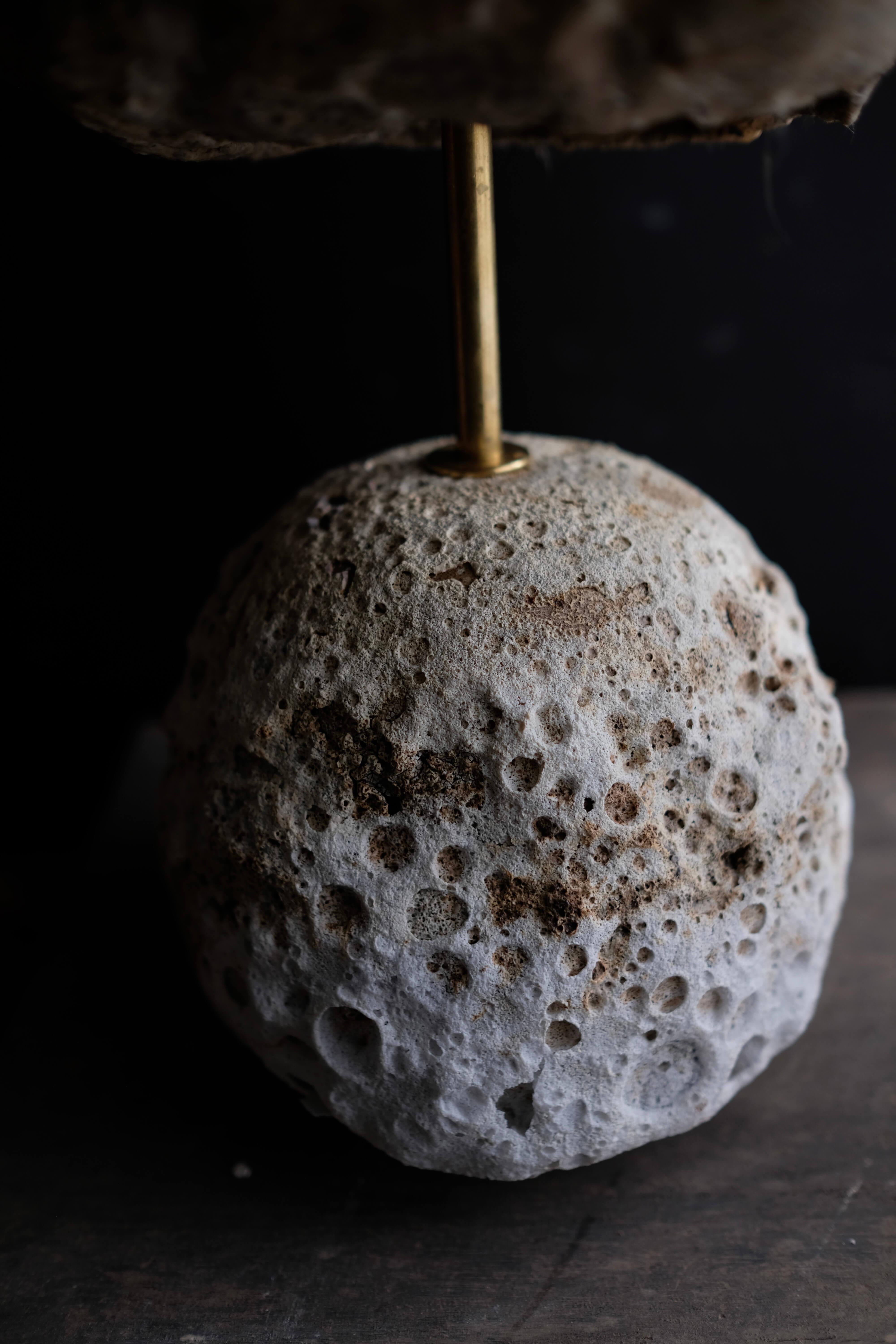 Wabi-Sabi Mondlampe - Handgefertigtes Dekor für ruhige, minimalistische Innenräume im Zustand „Neu“ im Angebot in Pasadena, CA