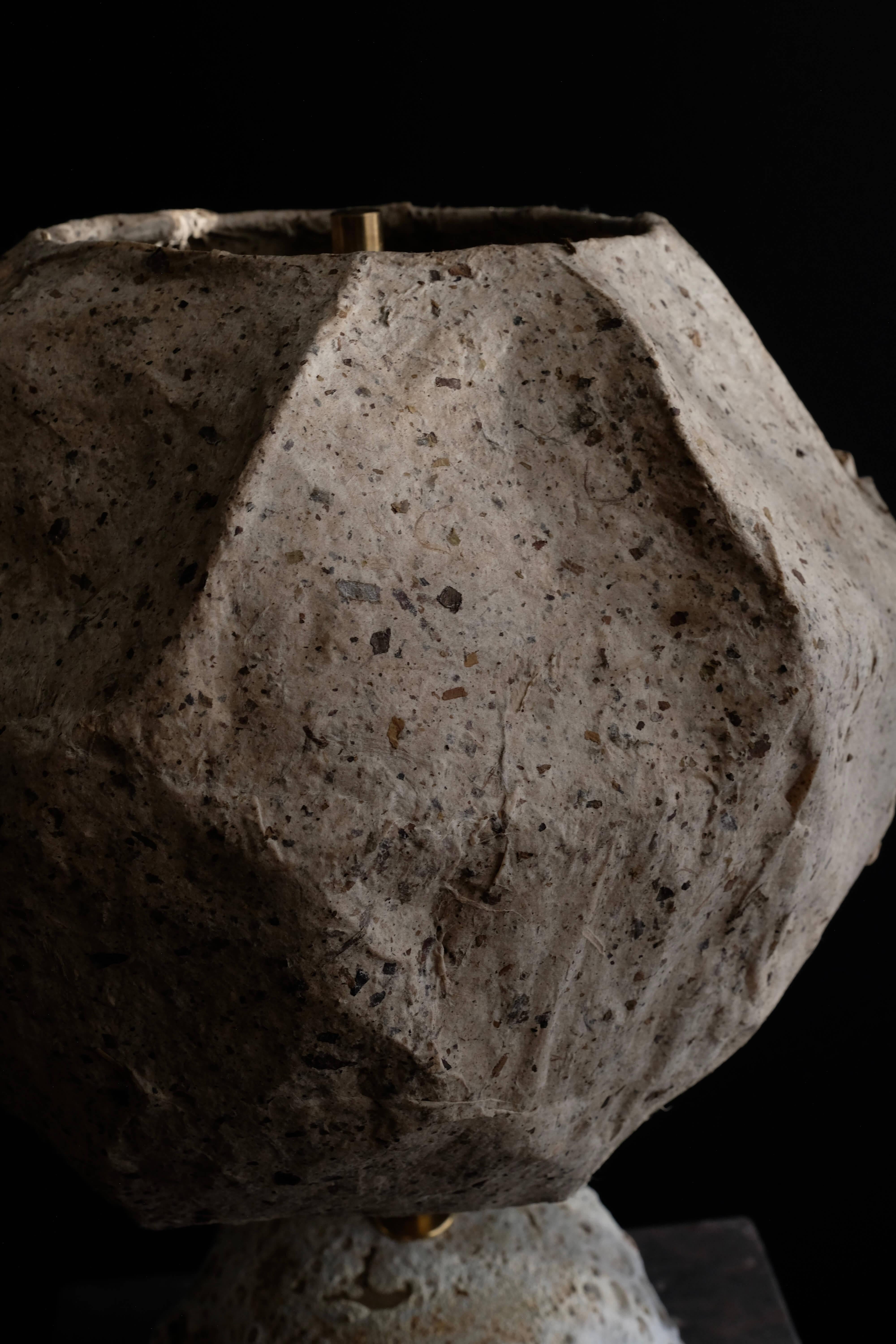 Wabi-Sabi Mondlampe - Handgefertigtes Dekor für ruhige, minimalistische Innenräume im Angebot 1