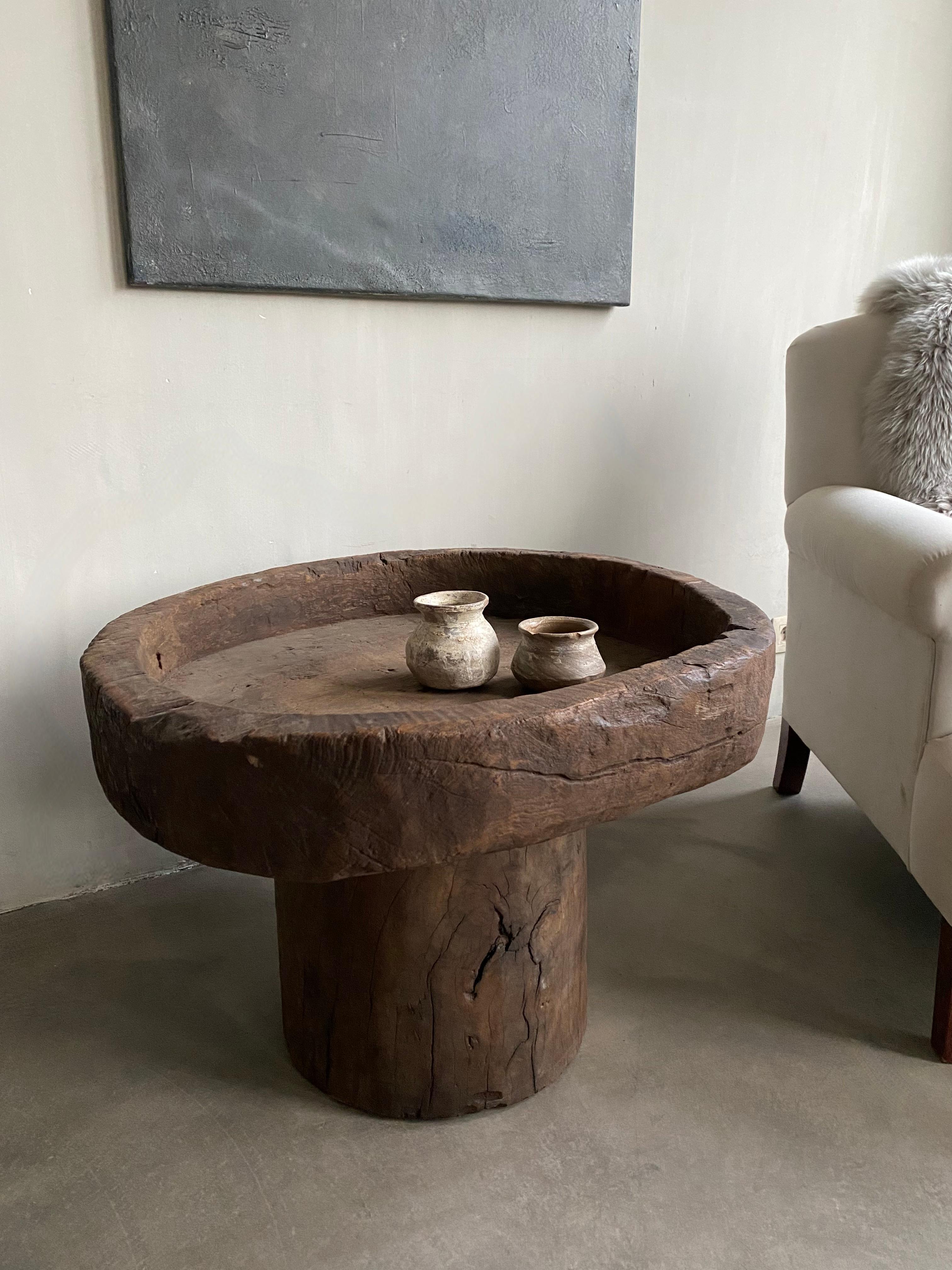 Table d'appoint en chêne Wabi Sabi Bon état à Nijlen, BE