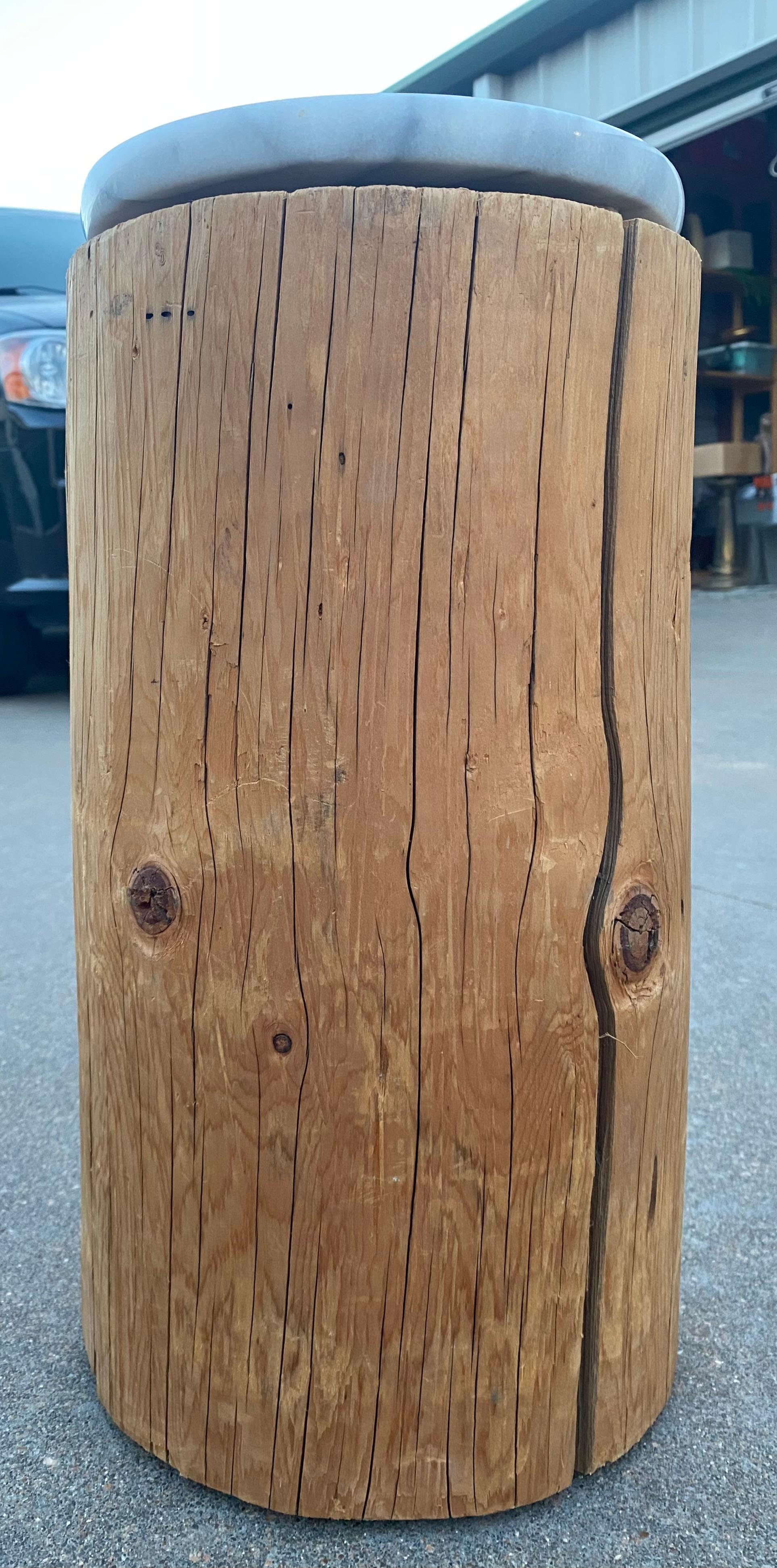 Sculpté Table à boire Sabi Pine + Marbre Wabi Sabi en vente