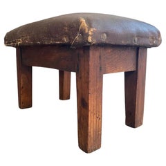 Wabi Sabi Primitif 1940s Folk Art Tabouret de Tack en laiton