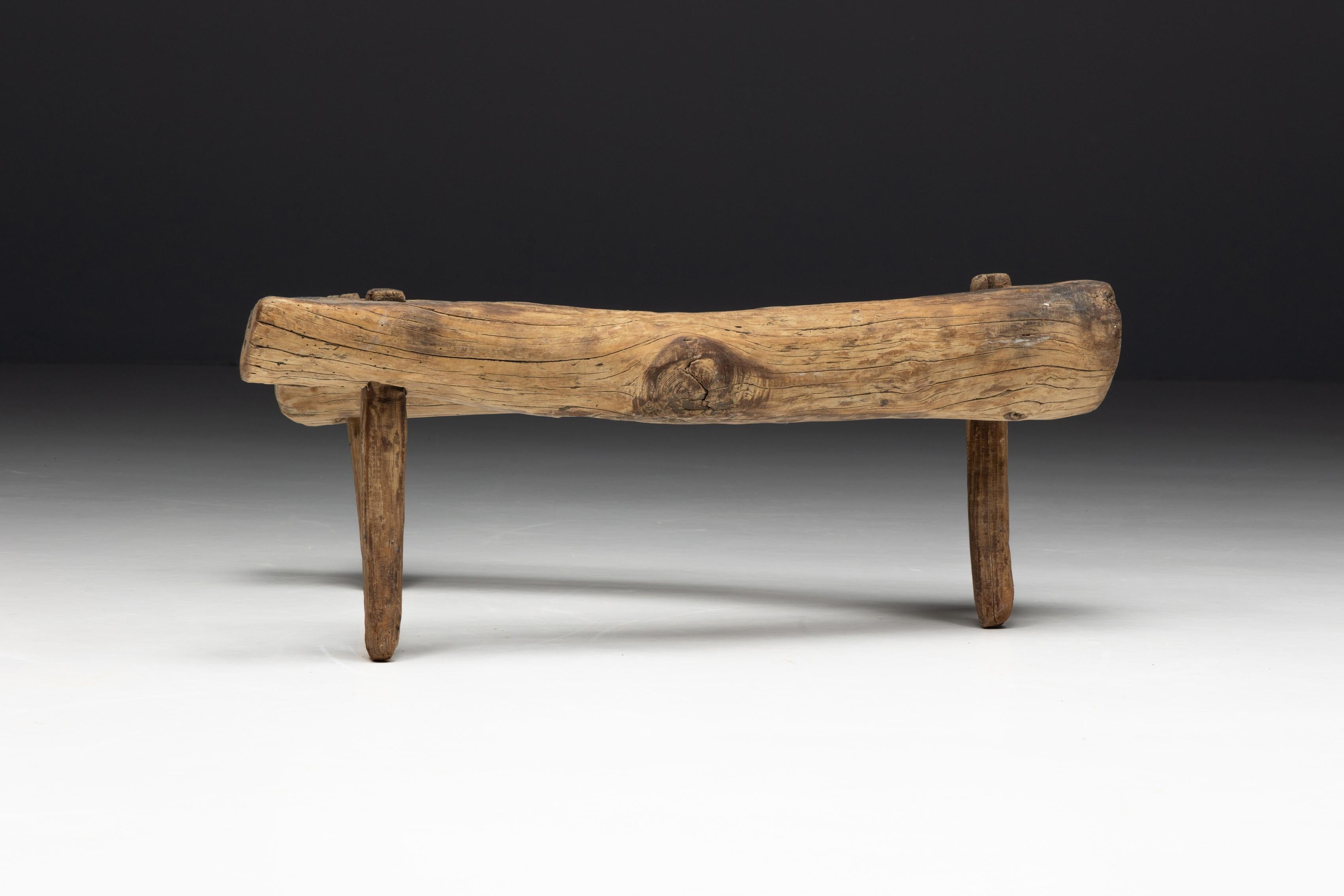 Tabouret tripode primitif Wabi Sabi, France, 18ème siècle en vente 9