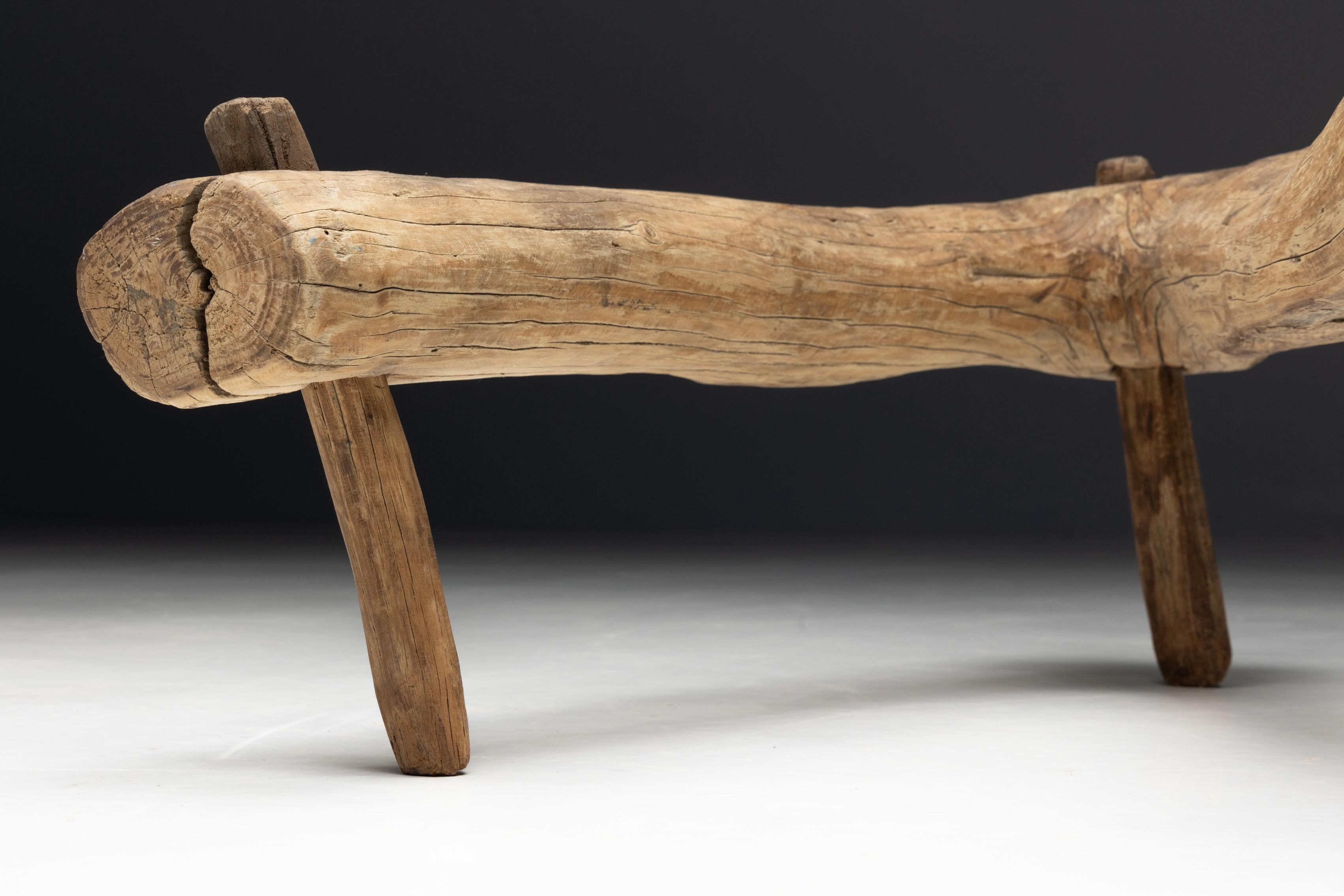 XVIIIe siècle et antérieur Tabouret tripode primitif Wabi Sabi, France, 18ème siècle en vente