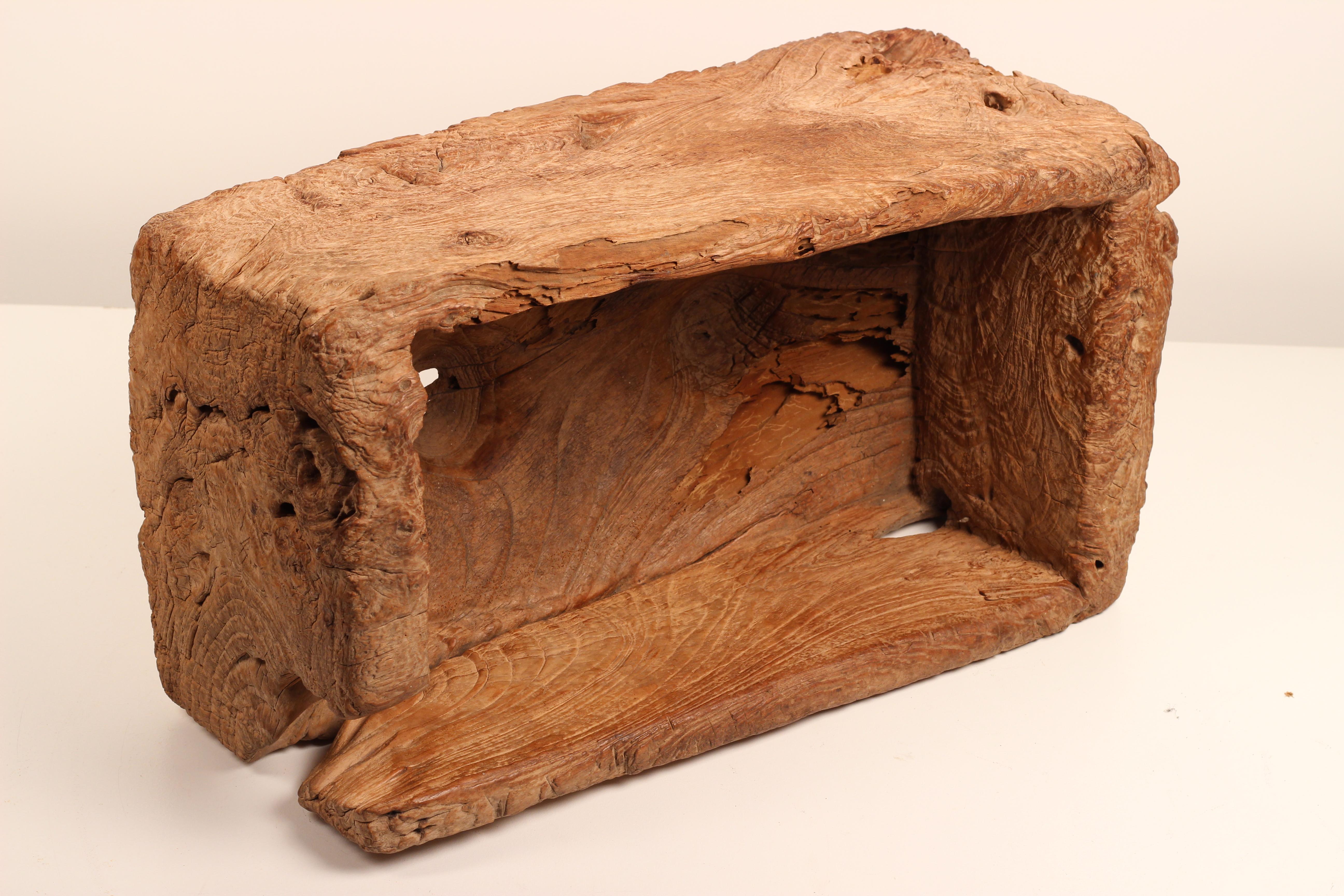 Wabi-Sabi Primitive Wooden Trough - Vessel Lombok sculpté à la main en vente 8