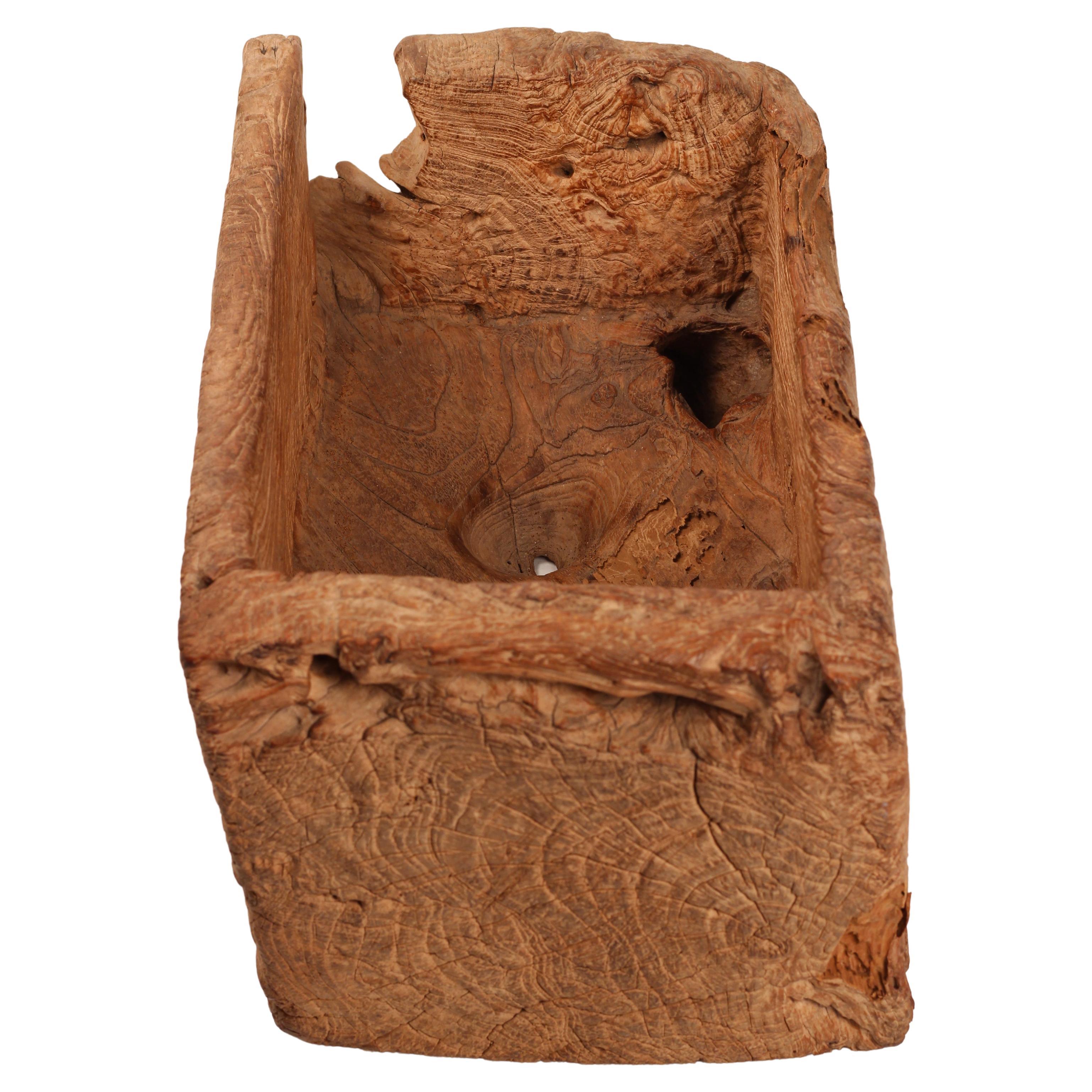 Sculpté à la main Wabi-Sabi Primitive Wooden Trough - Vessel Lombok sculpté à la main en vente