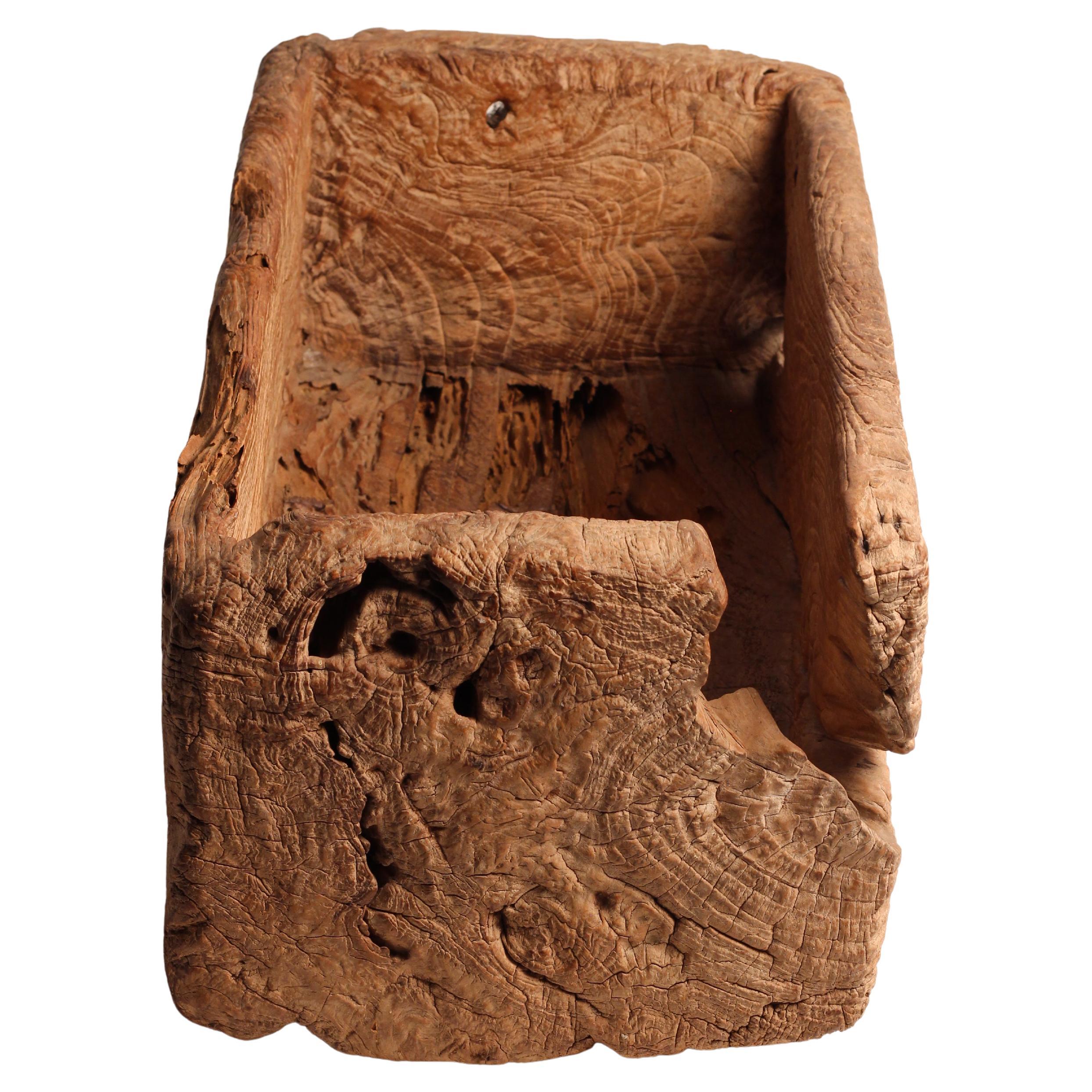 Wabi-Sabi Primitive Wooden Trough - Vessel Lombok sculpté à la main Abîmé - En vente à London, GB