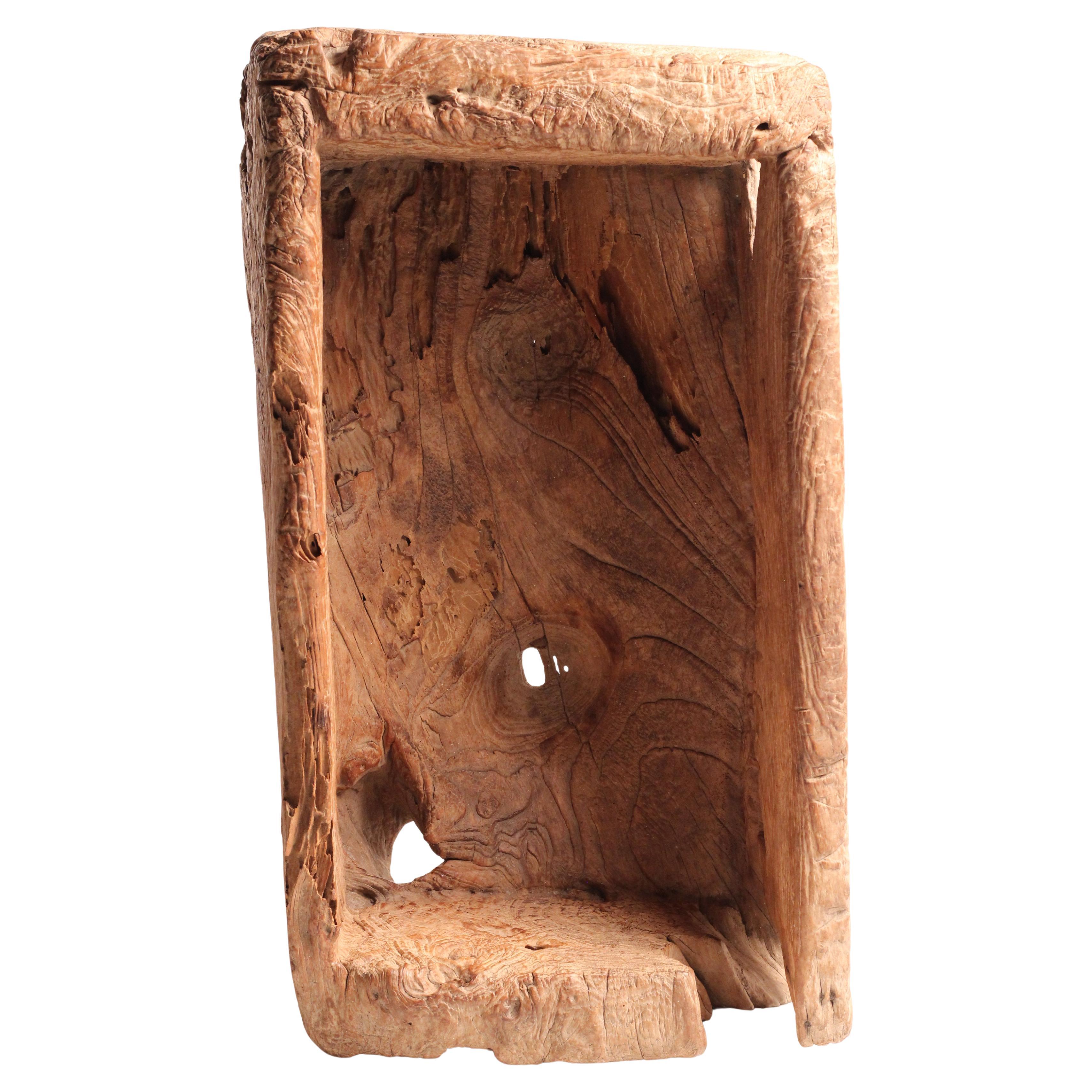 20ième siècle Wabi-Sabi Primitive Wooden Trough - Vessel Lombok sculpté à la main en vente