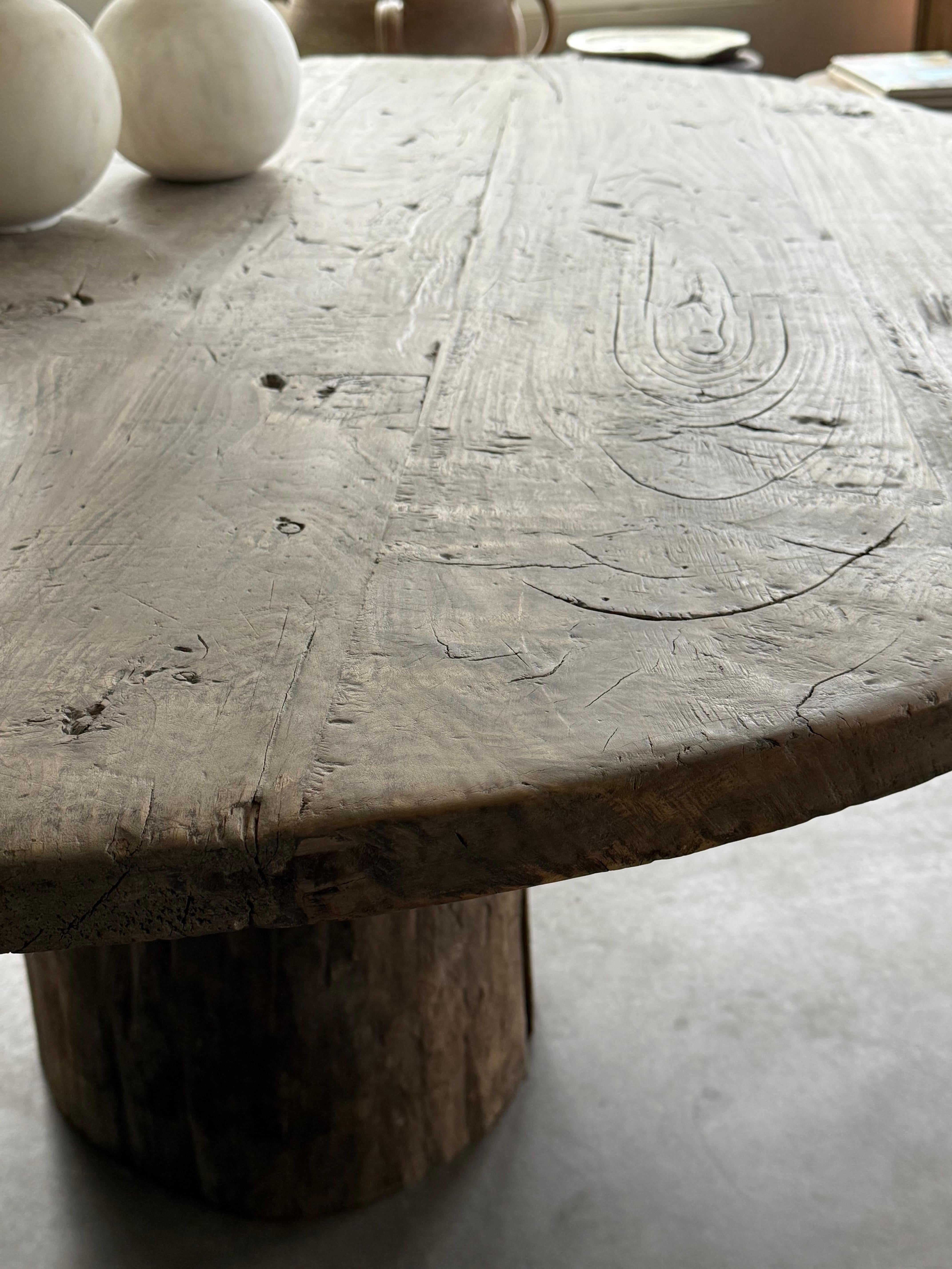 Belge Table ronde Wabi Sabi en vente