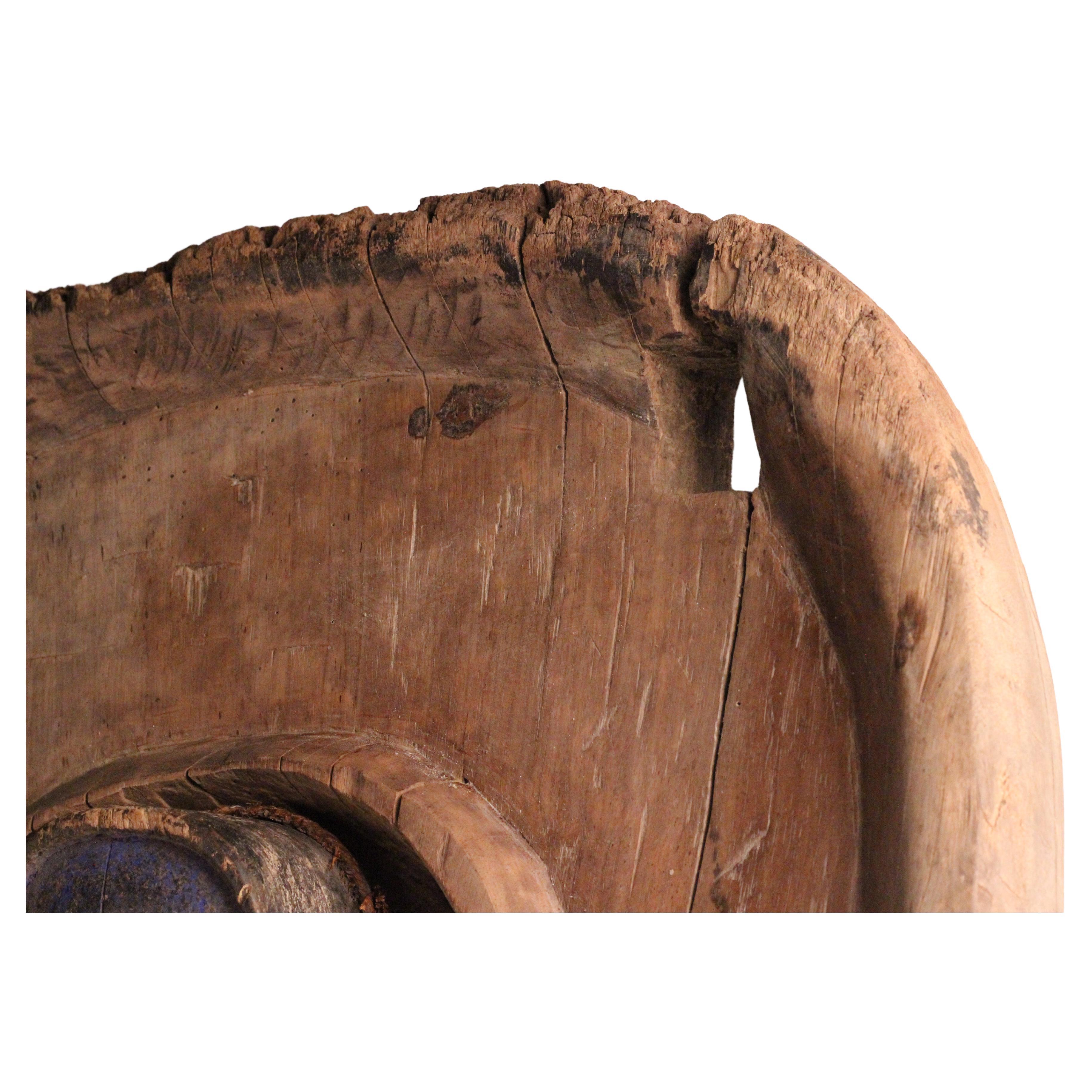 Wabi-Sabi Skulpturale Assemblage: Afrikanische Mitsogo-Maske und Tofu-Mahlwerksbasis (Organische Moderne) im Angebot