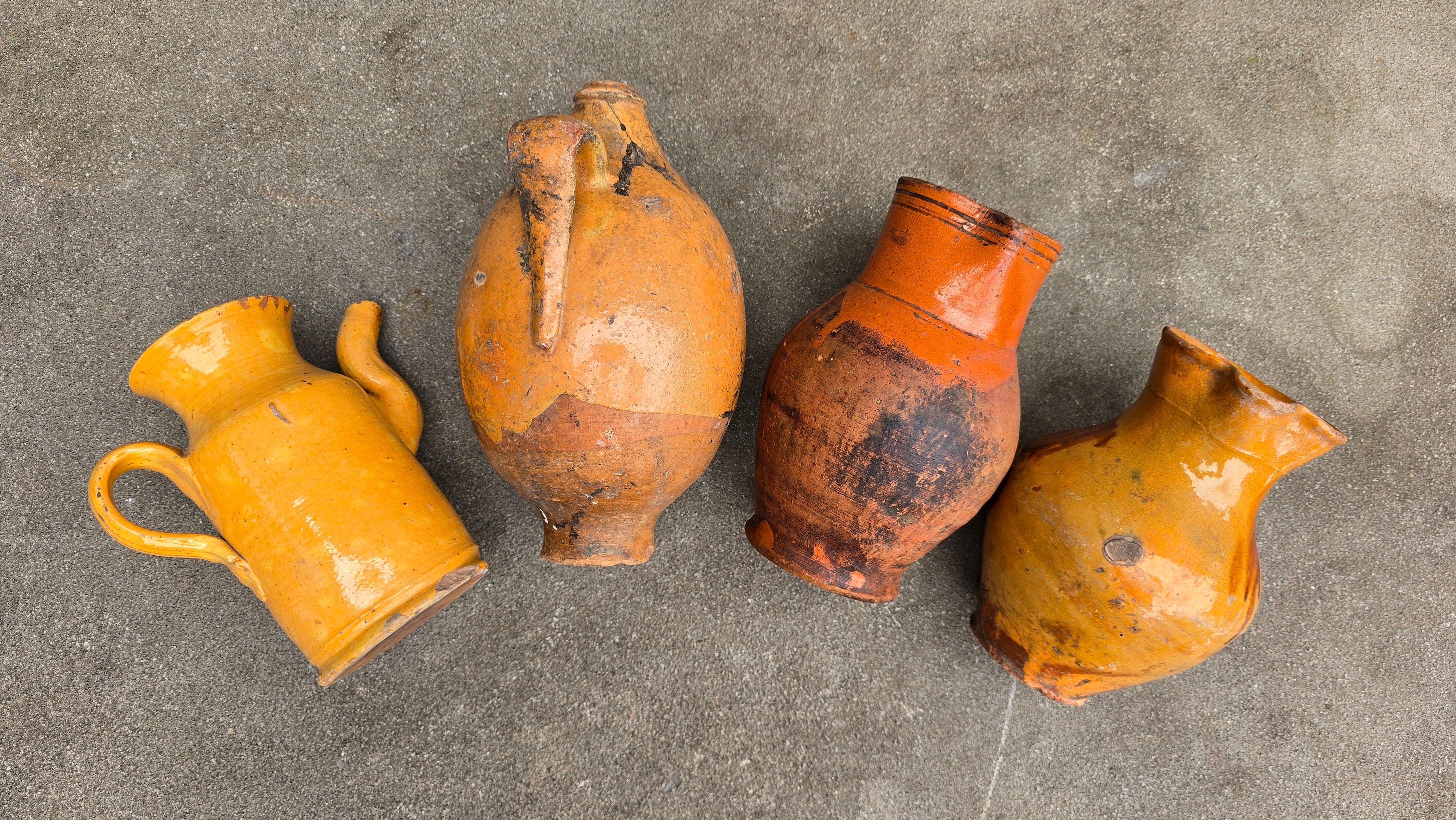 Wabi-Sabi Antique Mediterranean Terracotta Jug – 19th Century Rustic Folk Potter en vente 9