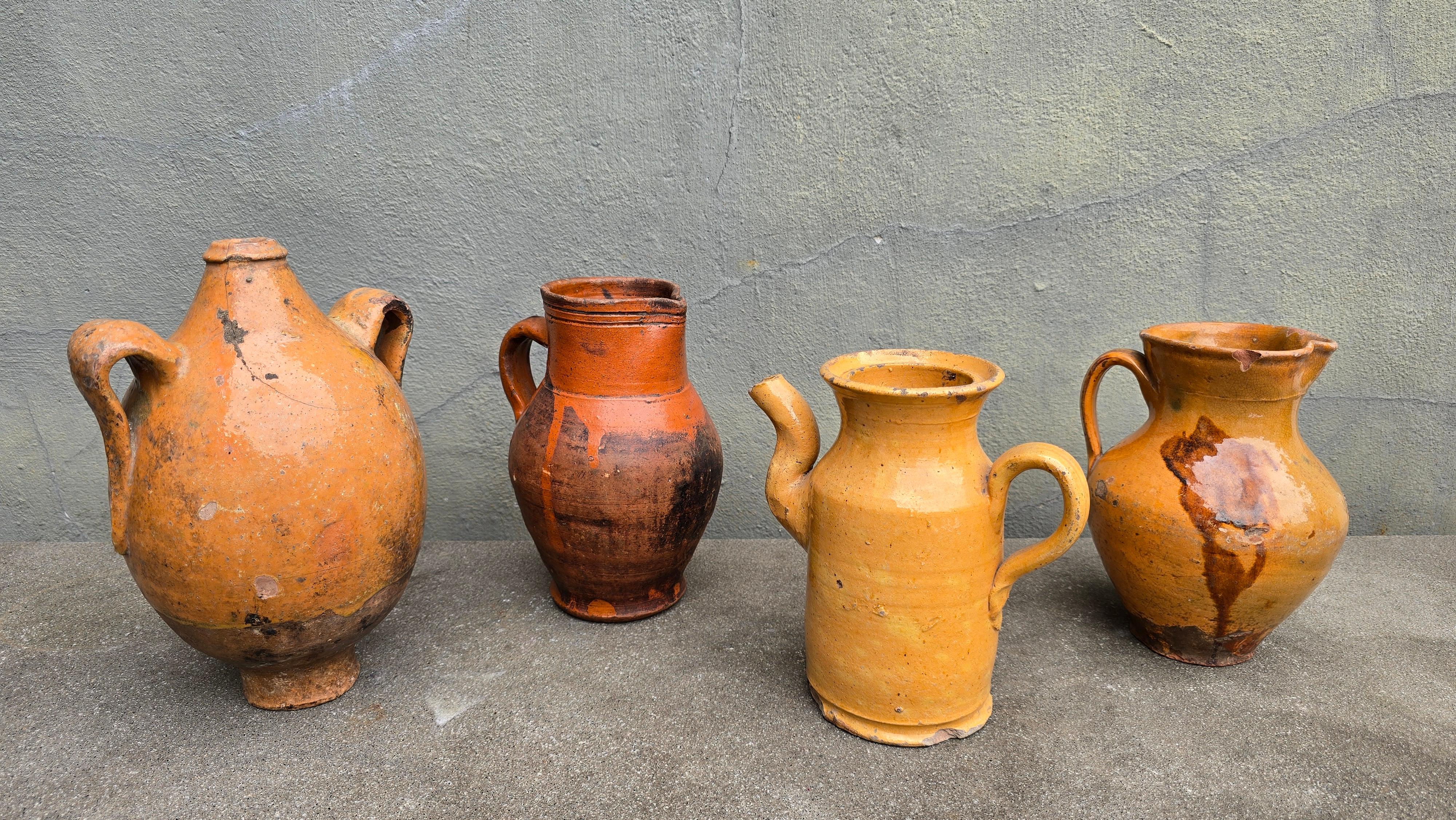 Fait main Wabi-Sabi Antique Mediterranean Terracotta Jug – 19th Century Rustic Folk Potter en vente