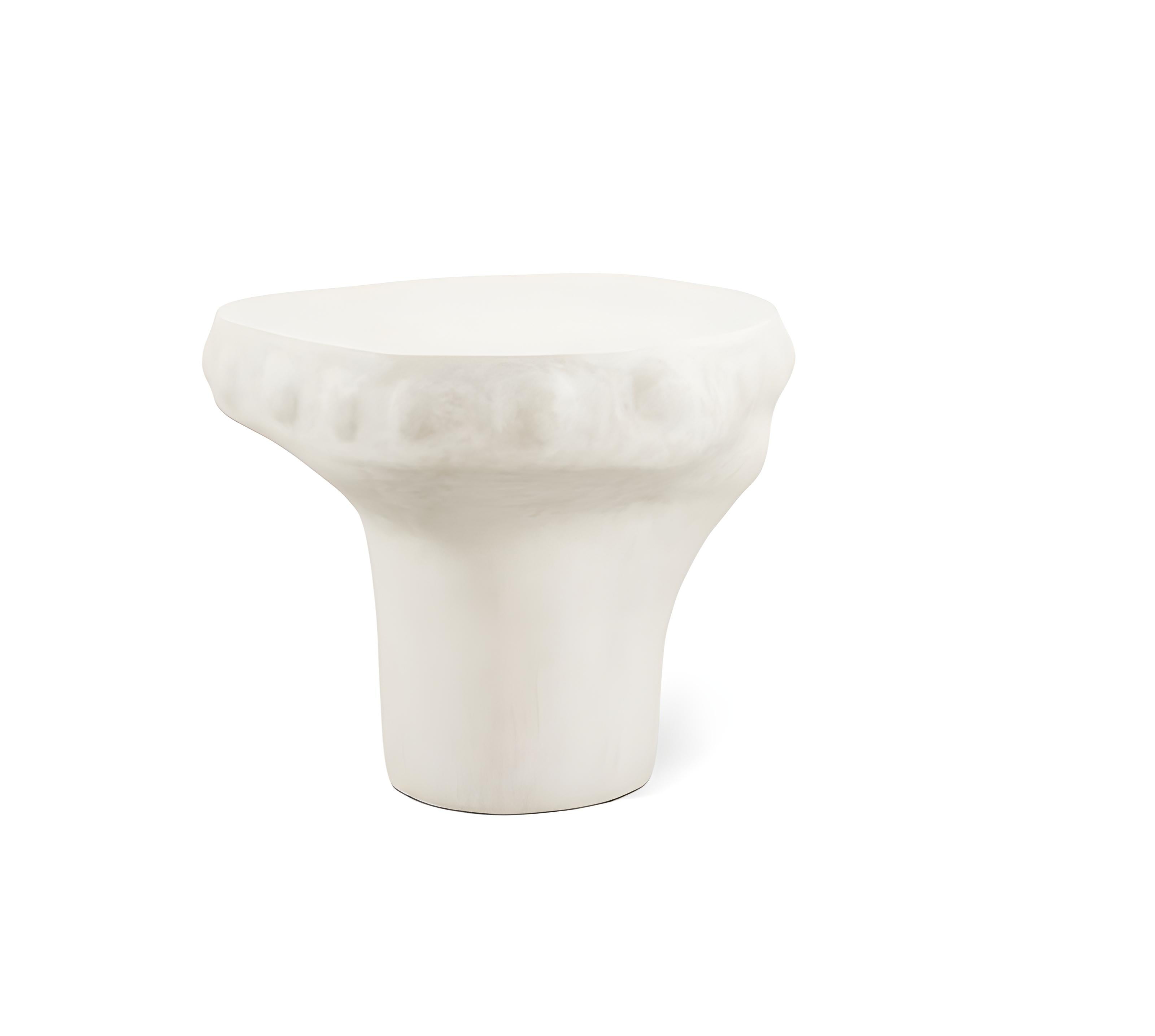 Fait main Table d'appoint Wabi-Sabi fabriquée à partir d'une base en Wood et finie avec du plâtre By JLC en vente