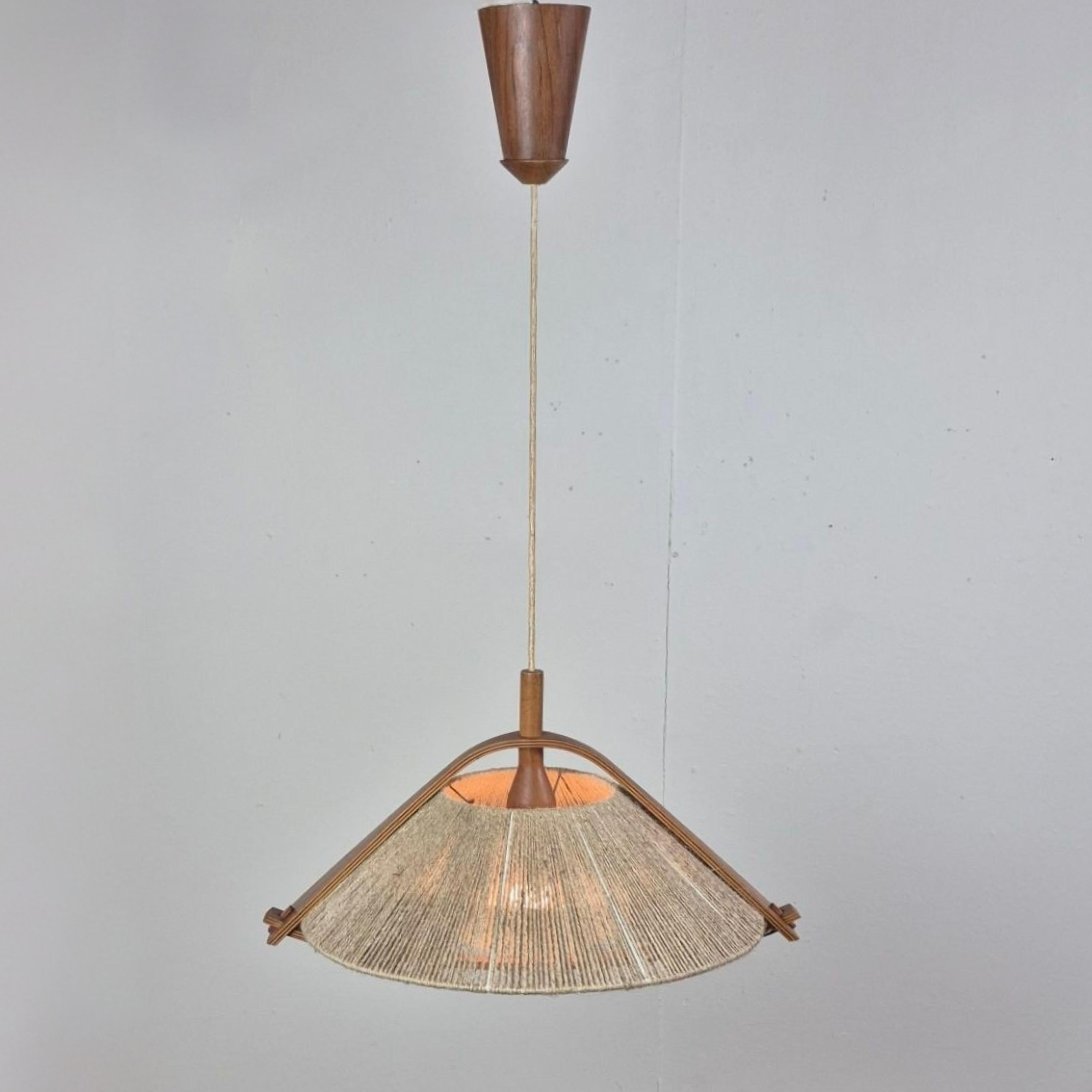 Bohémien Lampada a sospensione Wabi sabi in sisal e compensato di Temde, Svizzera 1960 in vendita
