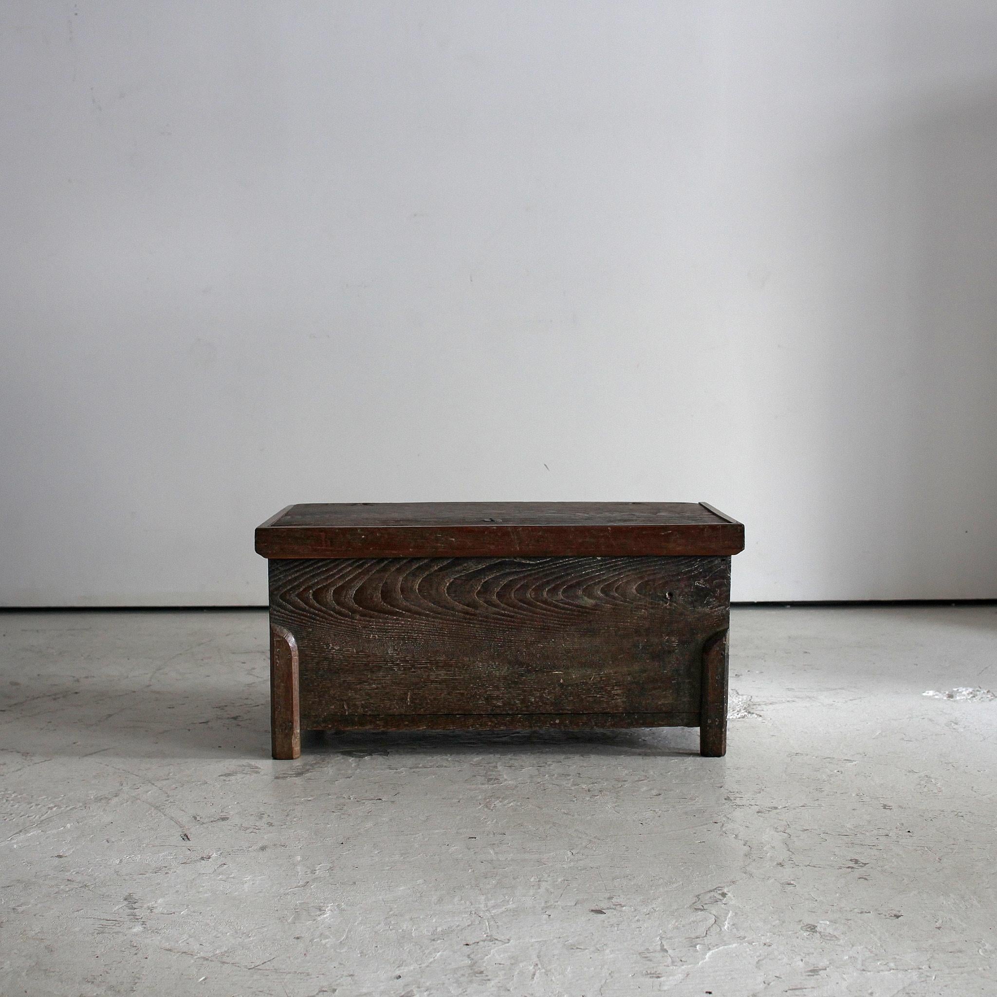 Wabi Sabi Small Scale Primitive Early 19Th C. Portuguese Coffer (1) In Good Condition For Sale In London, GB
