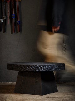 Brutalistischer Couchtisch aus massiver Eiche in Schwarz von Sergio Vulpe