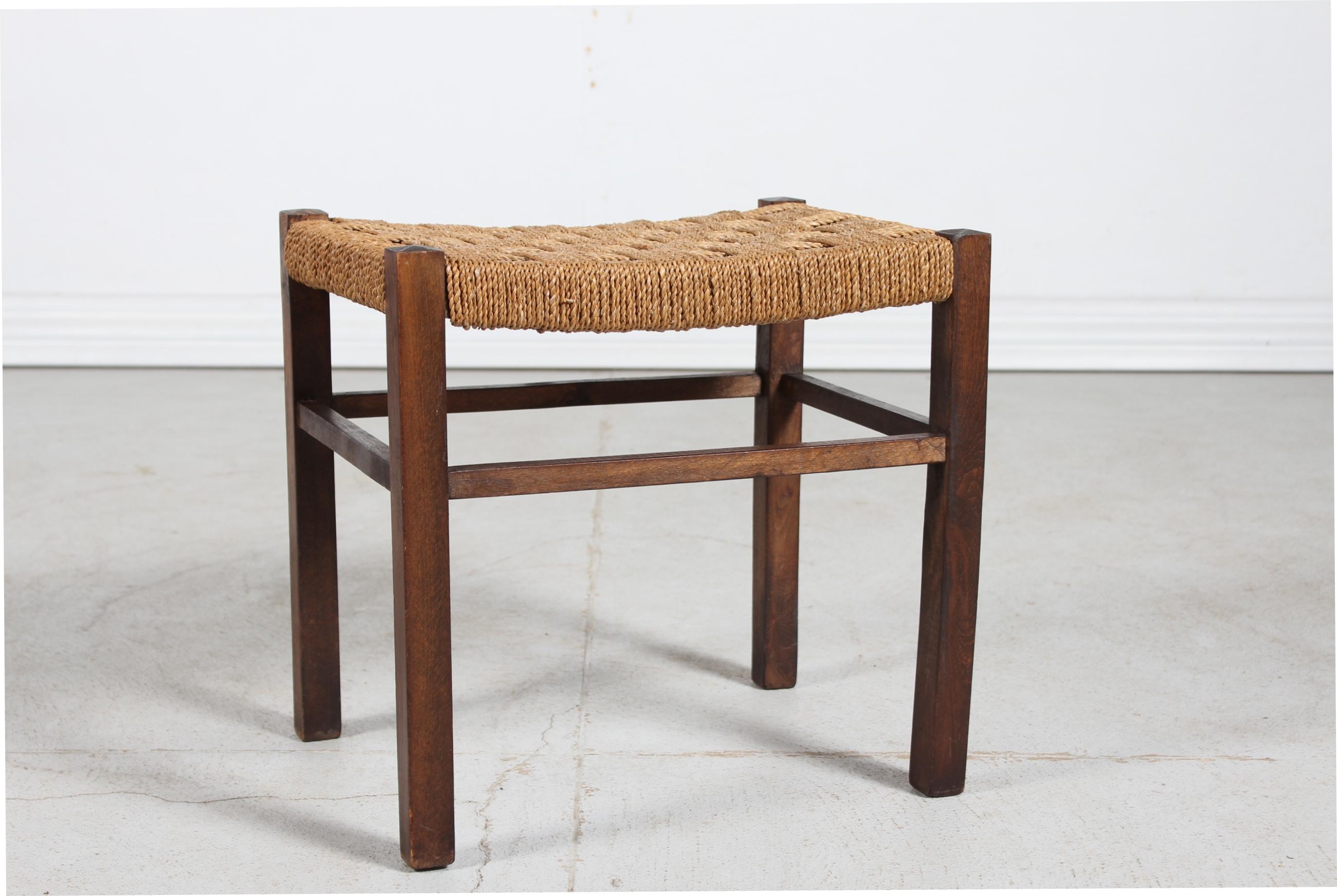 Wabi Sabi stool made in Scandinavian in the 1950s.
The frame is made of solid dark stained wood with seat of plaited cord

The stool remain in very good vintage condition.


 