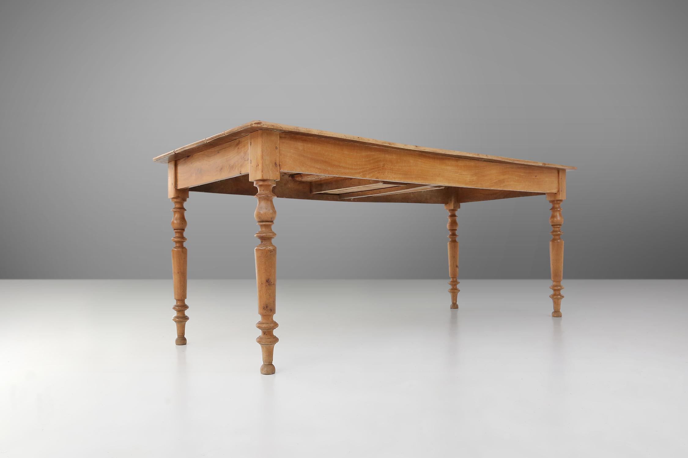 Table de table française de style Wabi sabi en bois d'orme avec tiroir, vers 1850 en vente 2