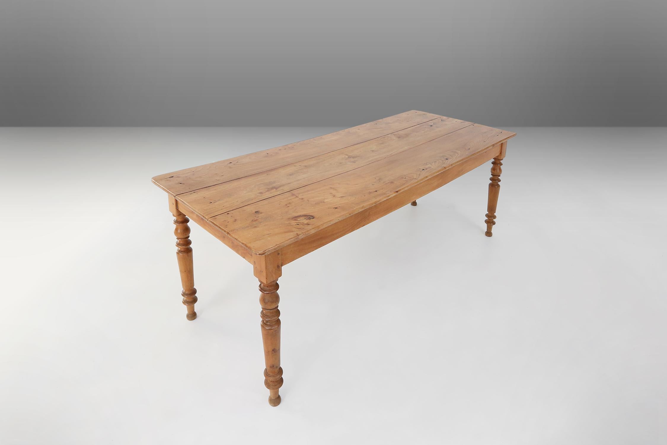 Table de table française de style Wabi sabi en bois d'orme avec tiroir, vers 1850 en vente 1