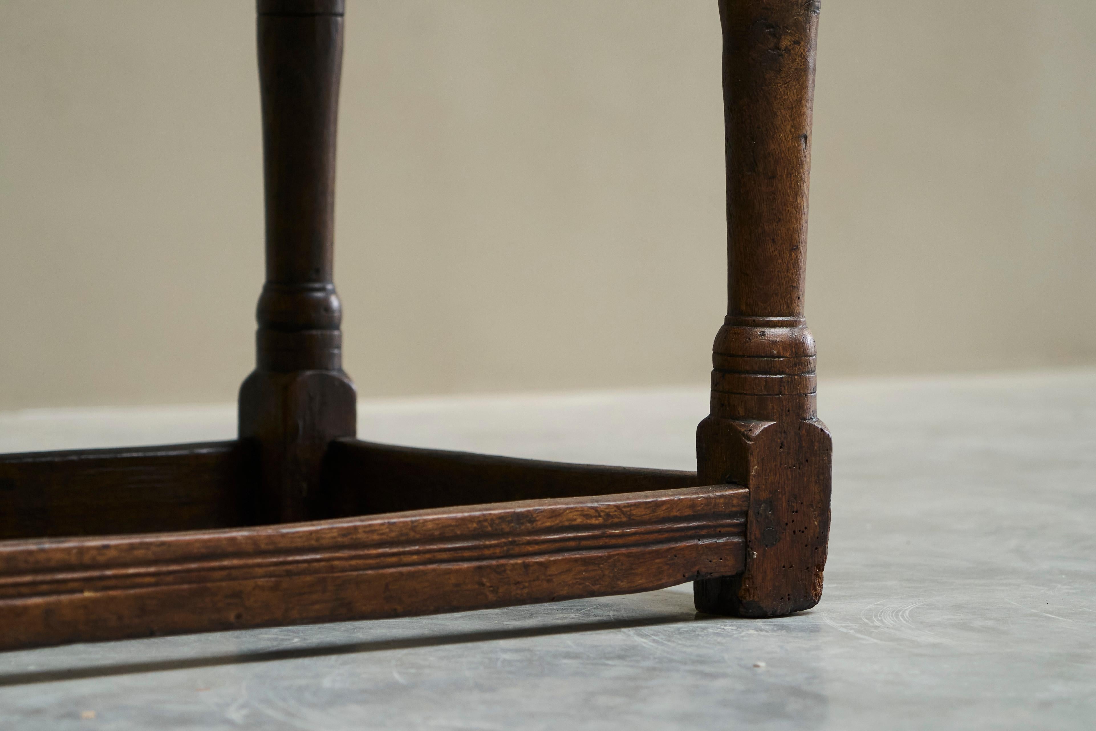 Table d'appoint de réfectoire en chêne massif de style Wabi Sabi Début du 19e siècle en vente 6