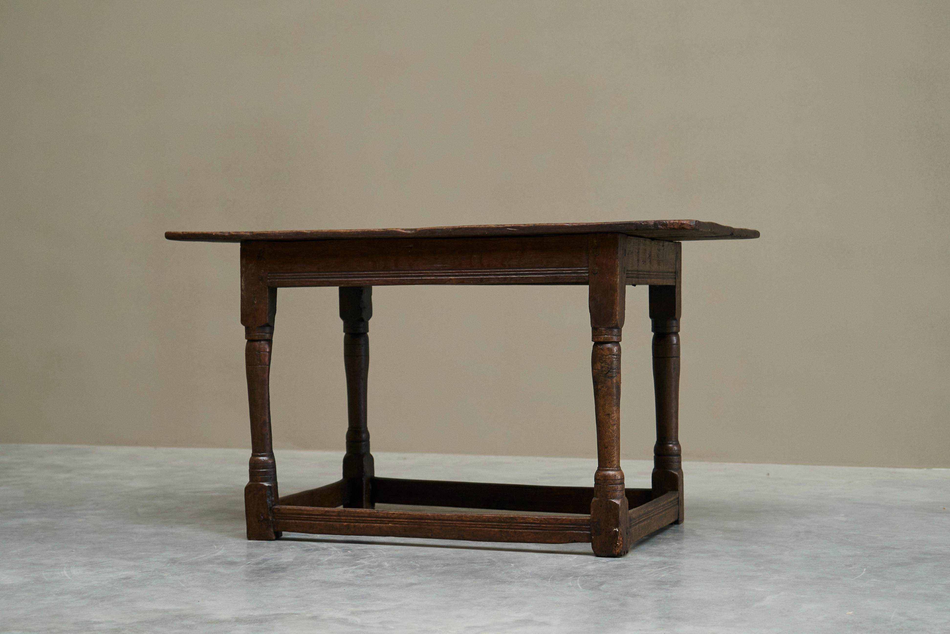 Table d'appoint de réfectoire en chêne massif de style Wabi Sabi Début du 19e siècle en vente 3