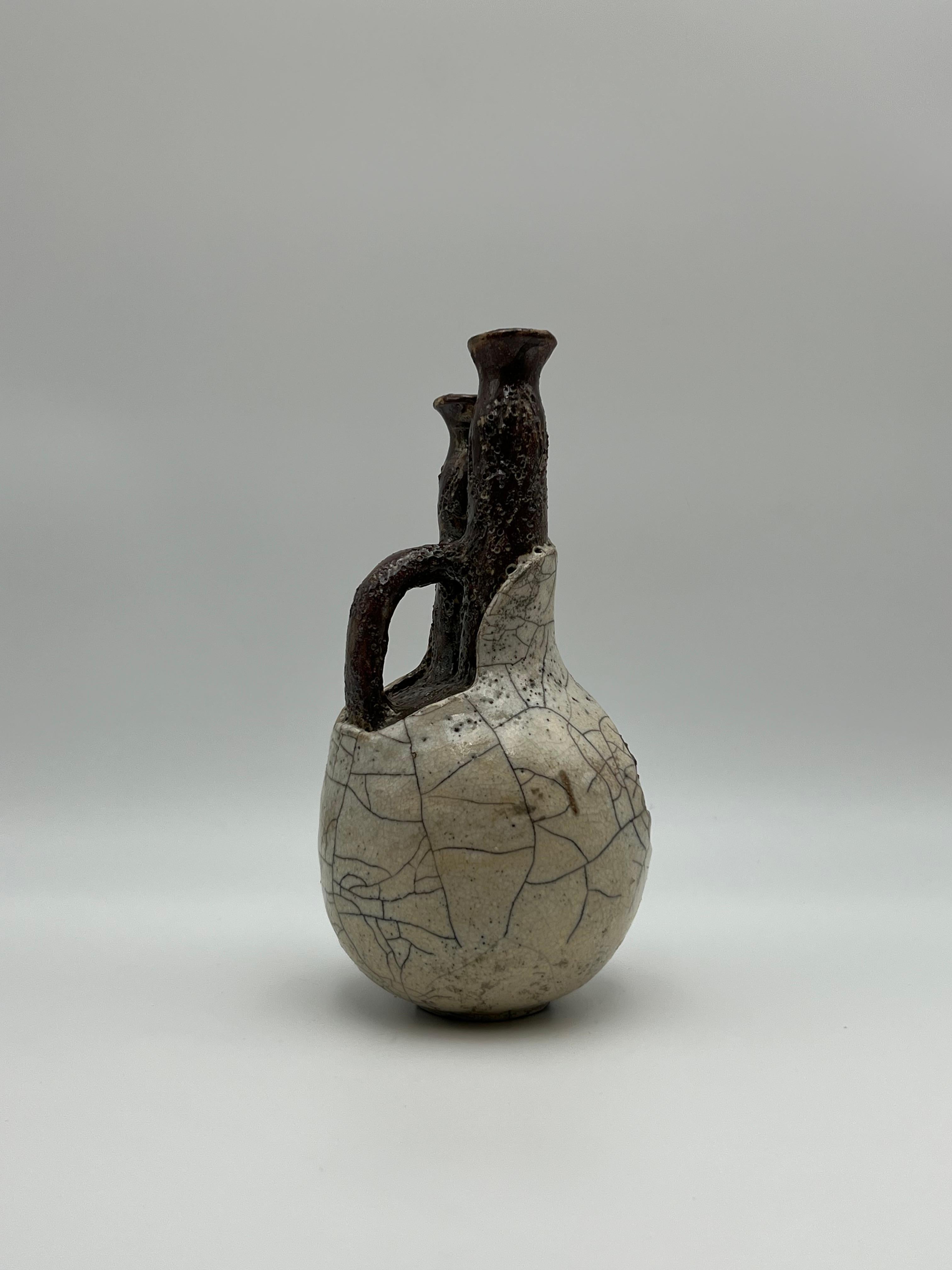 Sconosciuto Vaso a imbuto gemello in stile Wabi Sabi Studio Pottery di Vassos Demetriou, anni '80 in vendita