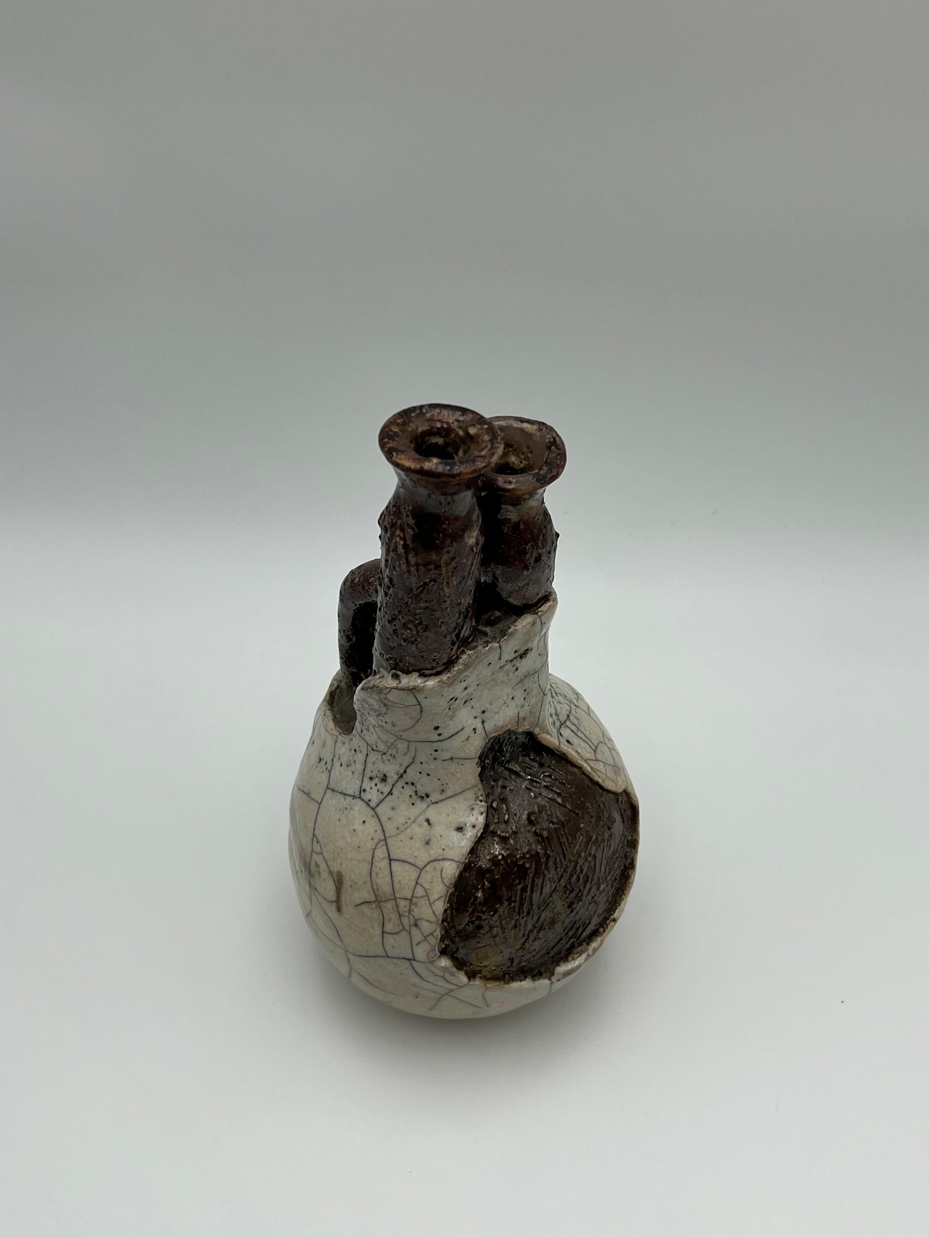 Vaso a imbuto gemello in stile Wabi Sabi Studio Pottery di Vassos Demetriou, anni '80 In condizioni buone in vendita a Skien, NO