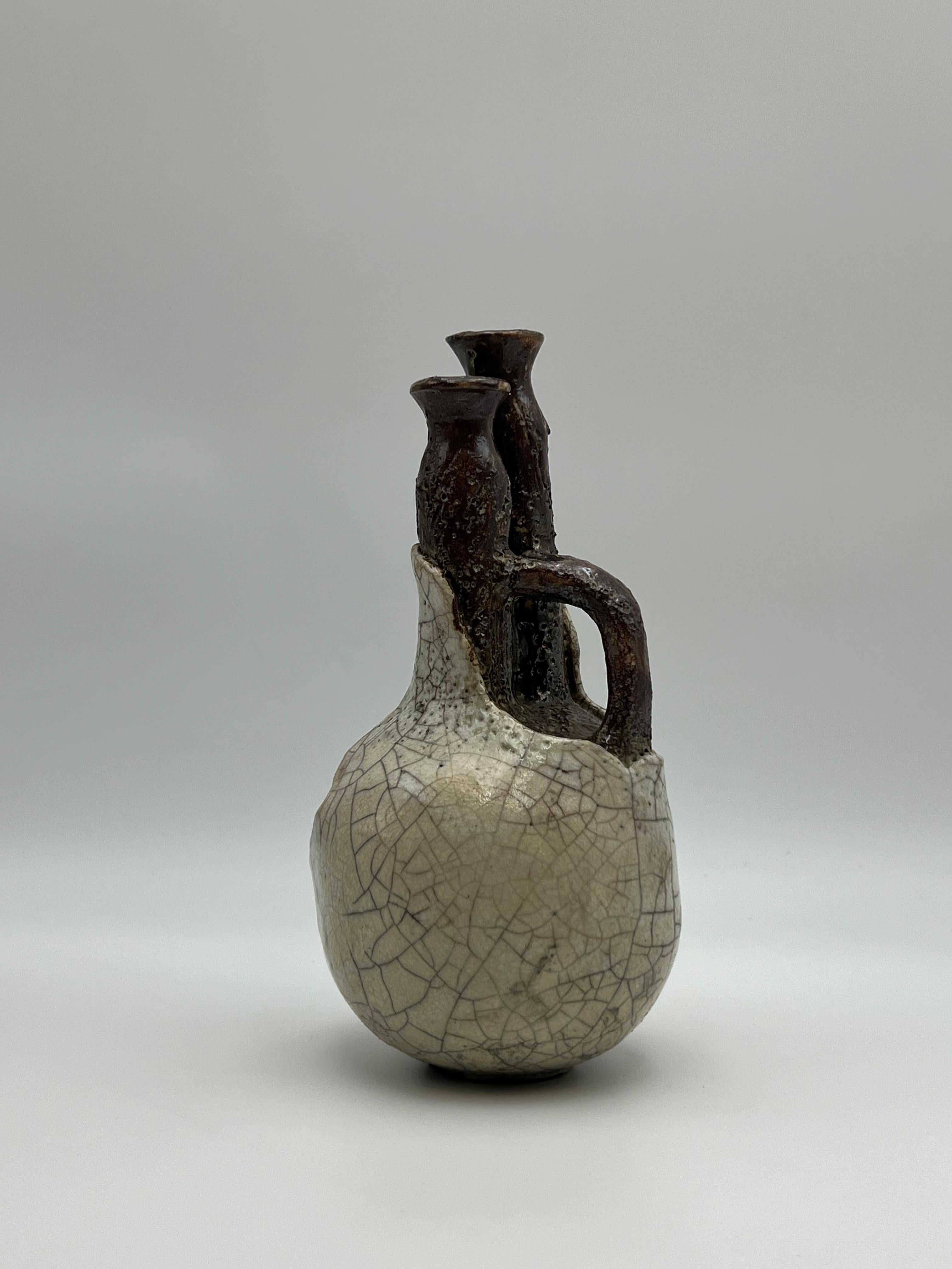 XX secolo Vaso a imbuto gemello in stile Wabi Sabi Studio Pottery di Vassos Demetriou, anni '80 in vendita