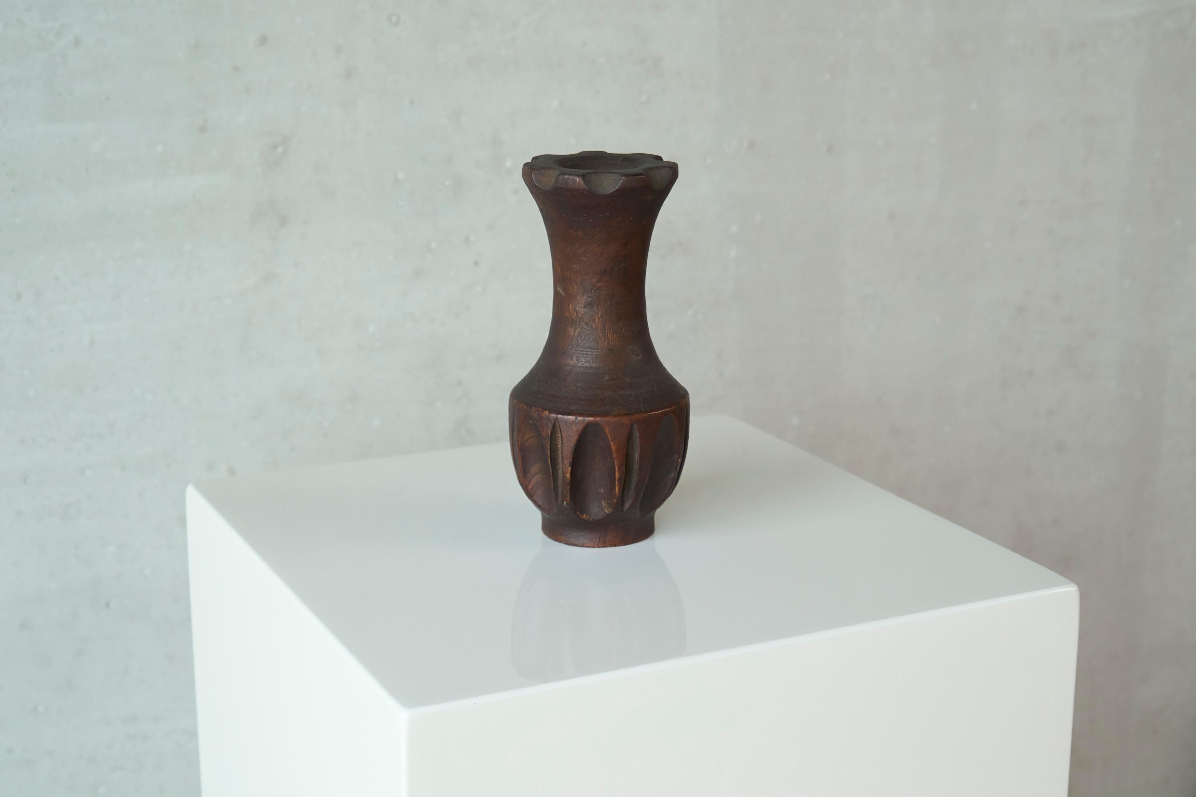Jarrón Estilo Wabi Sabi en Madera Tallada Años 60 Moderno de mediados de siglo en venta