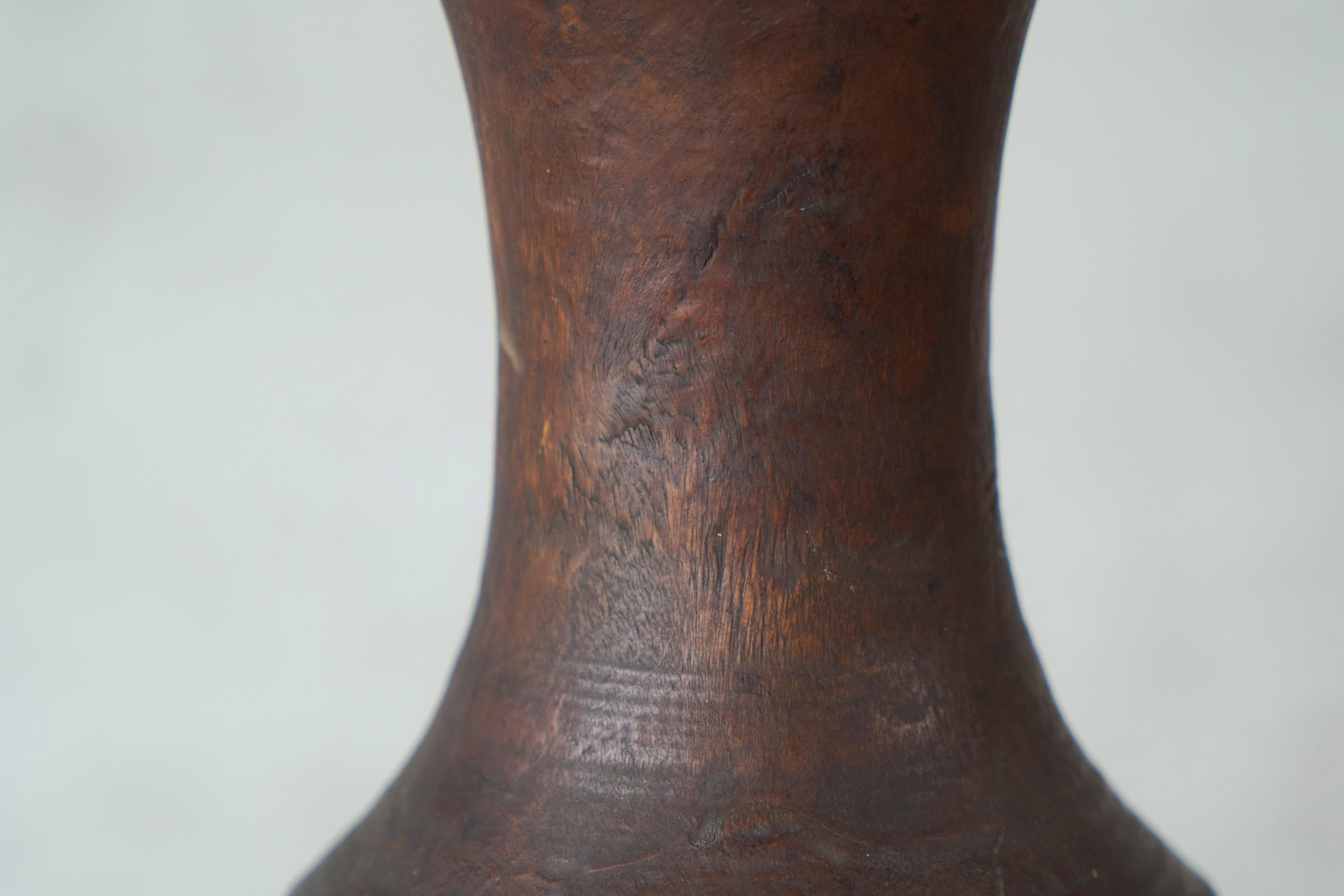 Jarrón Estilo Wabi Sabi en Madera Tallada Años 60 Hecho a mano en venta
