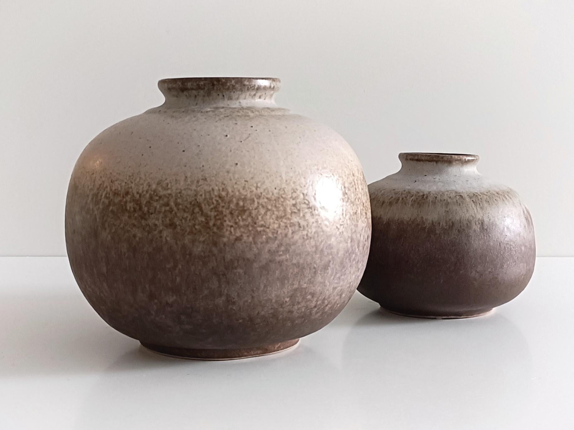 Wabi Sabi-Stil Westdeutschland, Kunstkeramik, Paar Vasen, signiert Strehla, 1950er Jahre (Moderne der Mitte des Jahrhunderts) im Angebot