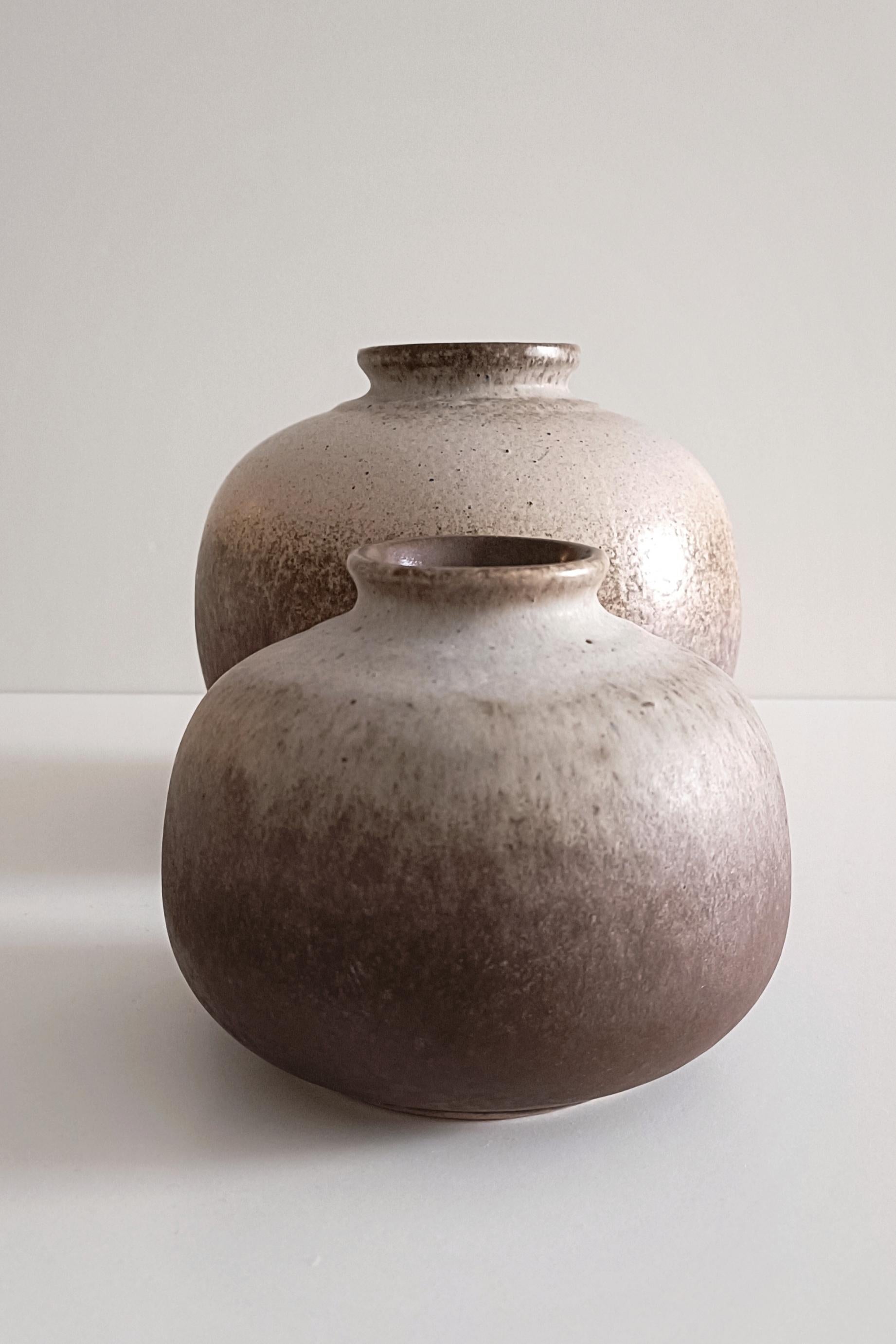 Wabi Sabi-Stil Westdeutschland, Kunstkeramik, Paar Vasen, signiert Strehla, 1950er Jahre (Deutsch) im Angebot