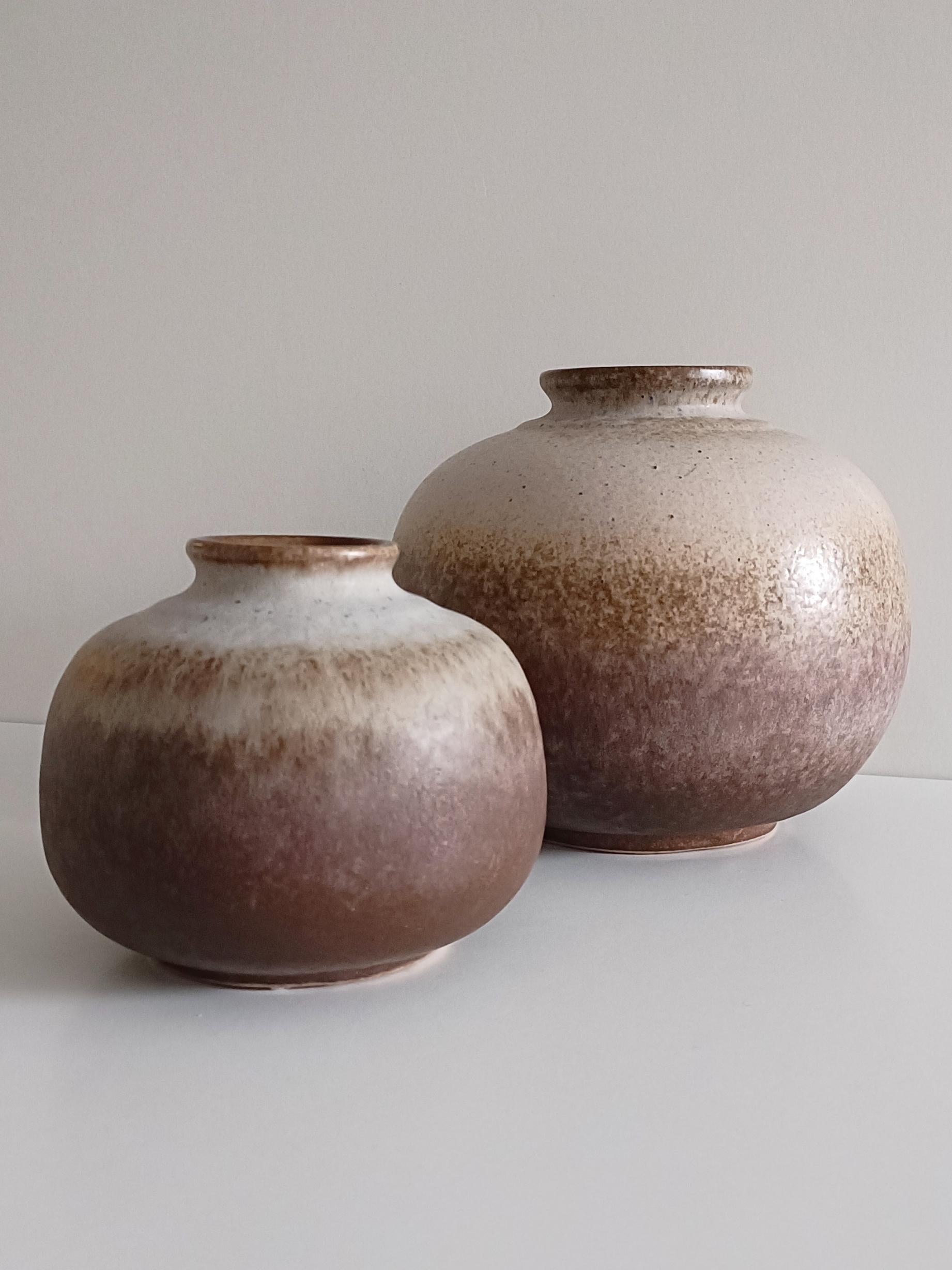 Wabi Sabi-Stil Westdeutschland, Kunstkeramik, Paar Vasen, signiert Strehla, 1950er Jahre (Glasiert) im Angebot