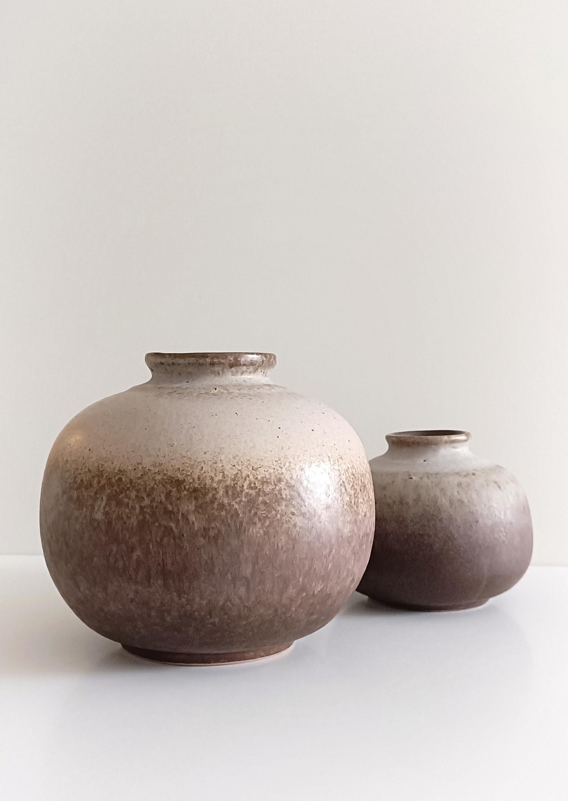 Wabi Sabi-Stil Westdeutschland, Kunstkeramik, Paar Vasen, signiert Strehla, 1950er Jahre im Zustand „Hervorragend“ im Angebot in Valencia, VC