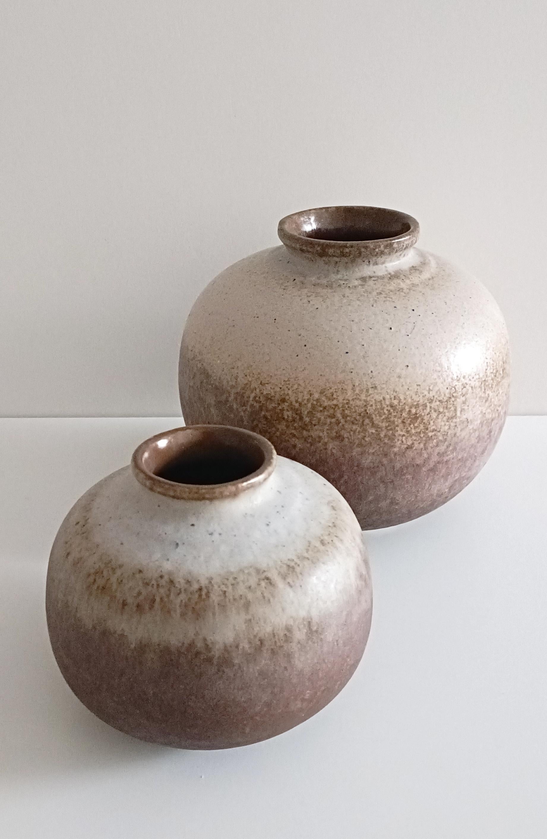 Wabi Sabi-Stil Westdeutschland, Kunstkeramik, Paar Vasen, signiert Strehla, 1950er Jahre (20. Jahrhundert) im Angebot