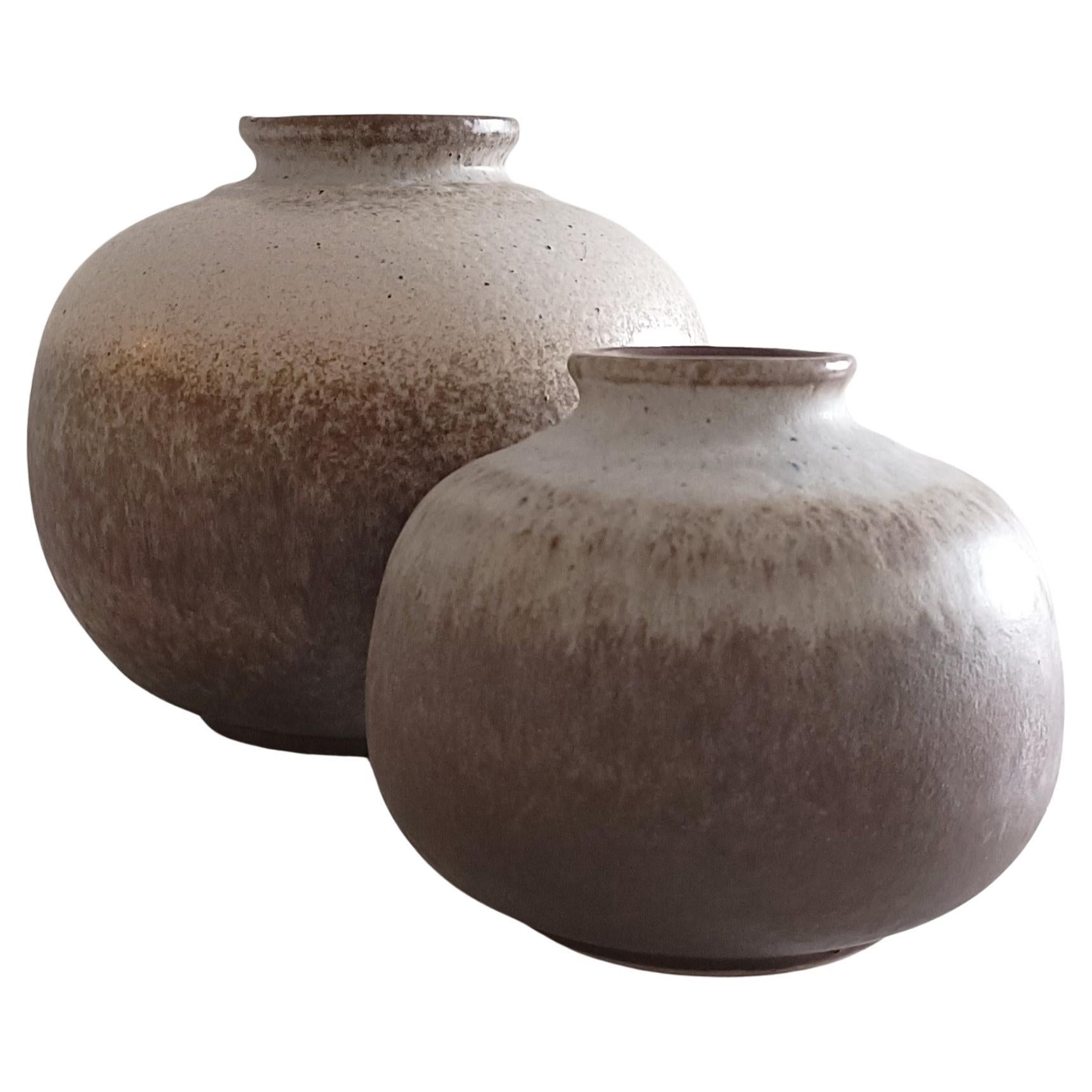 Wabi Sabi-Stil Westdeutschland, Kunstkeramik, Paar Vasen, signiert Strehla, 1950er Jahre im Angebot