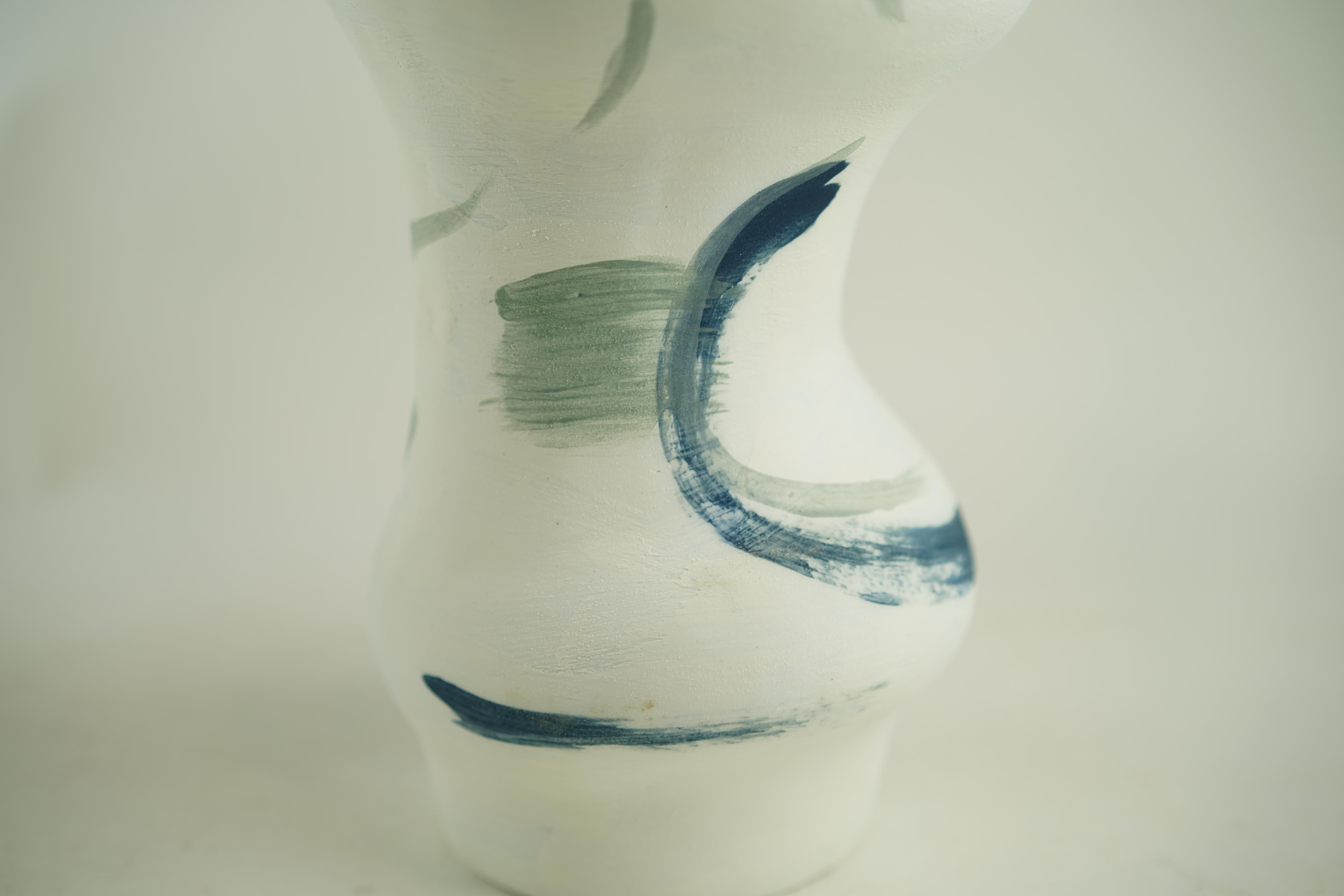 Wabi Sabi Sweeping Canyon Vase In New Condition For Sale In London, GB